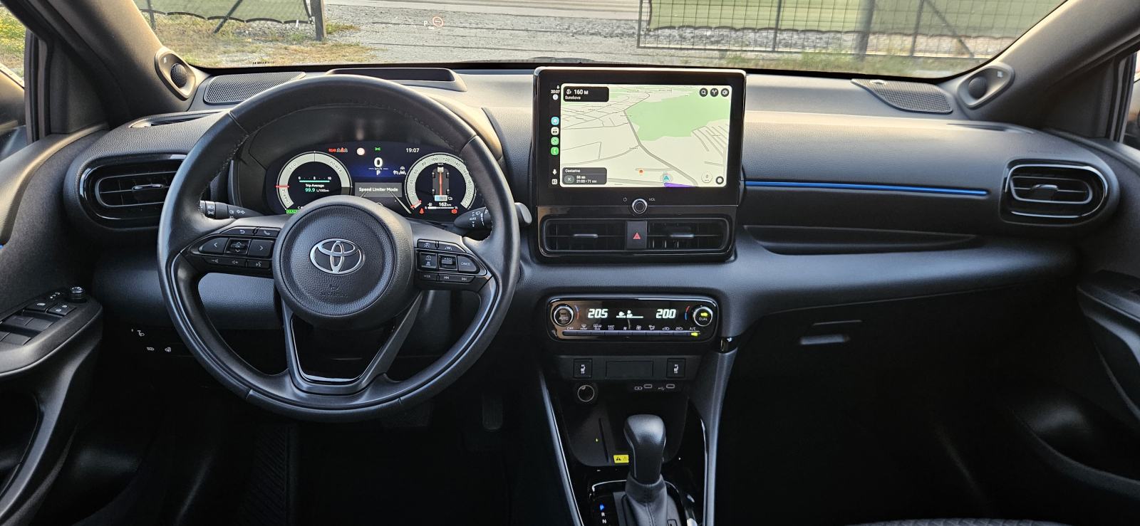 TOYOTA YARIS 1.5 HYBRID * PREMIERE * 96kWt * KAMERA * JBL* FULL OPREMA, fotografija 20