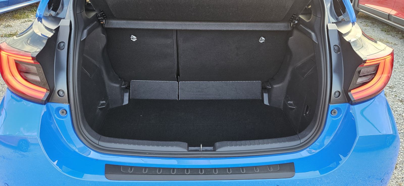 TOYOTA YARIS 1.5 HYBRID * PREMIERE * 96kWt * KAMERA * JBL* FULL OPREMA, fotografija 14