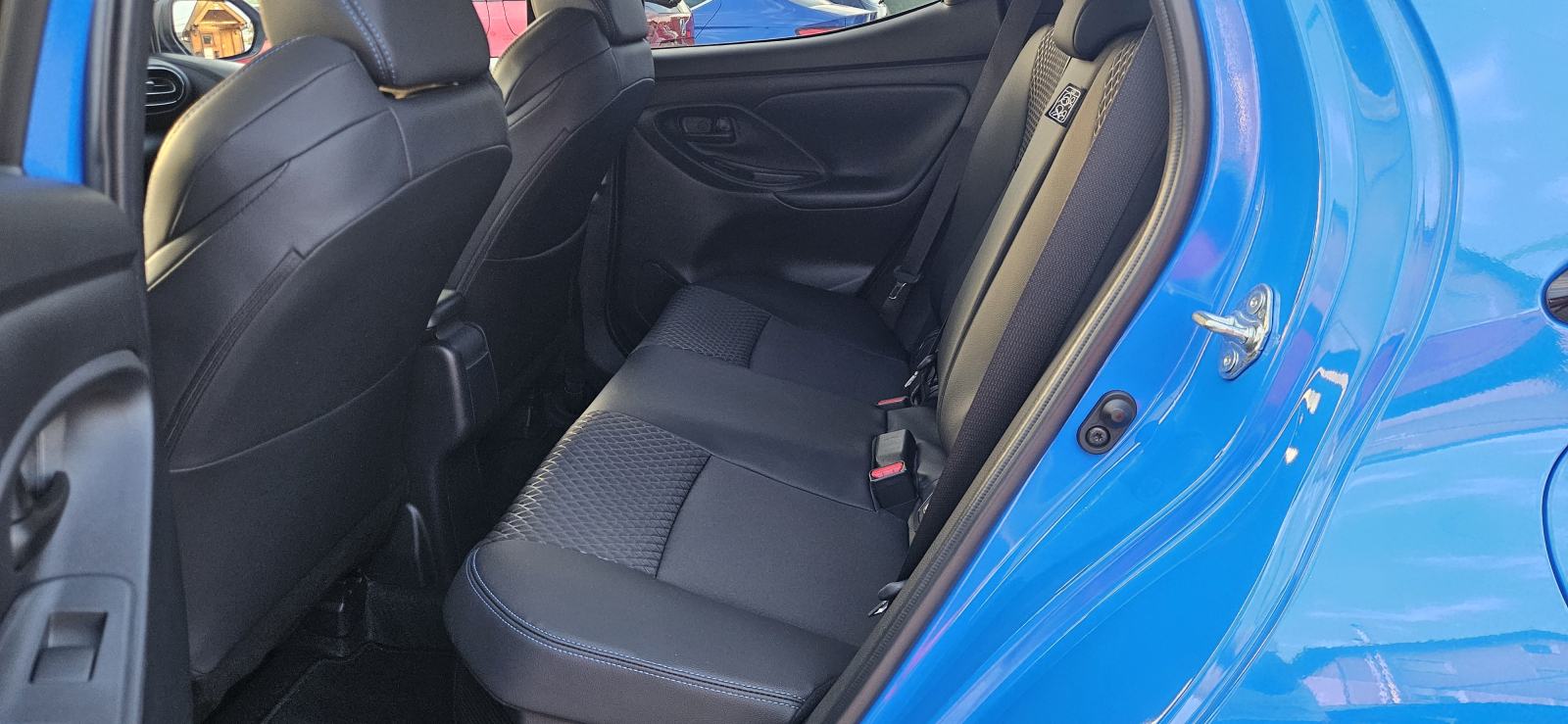 TOYOTA YARIS 1.5 HYBRID * PREMIERE * 96kWt * KAMERA * JBL* FULL OPREMA, fotografija 13