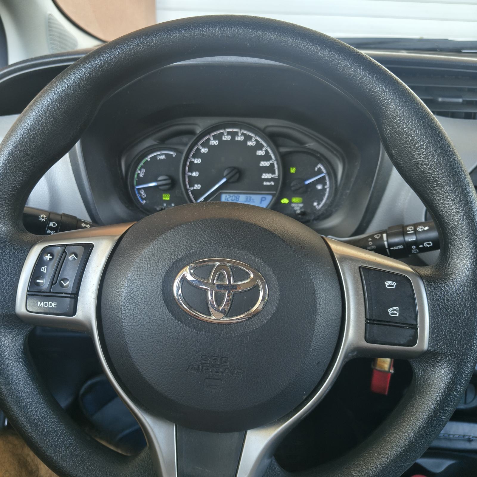 Toyota Yaris 1,5 hybrid, fotografija 6