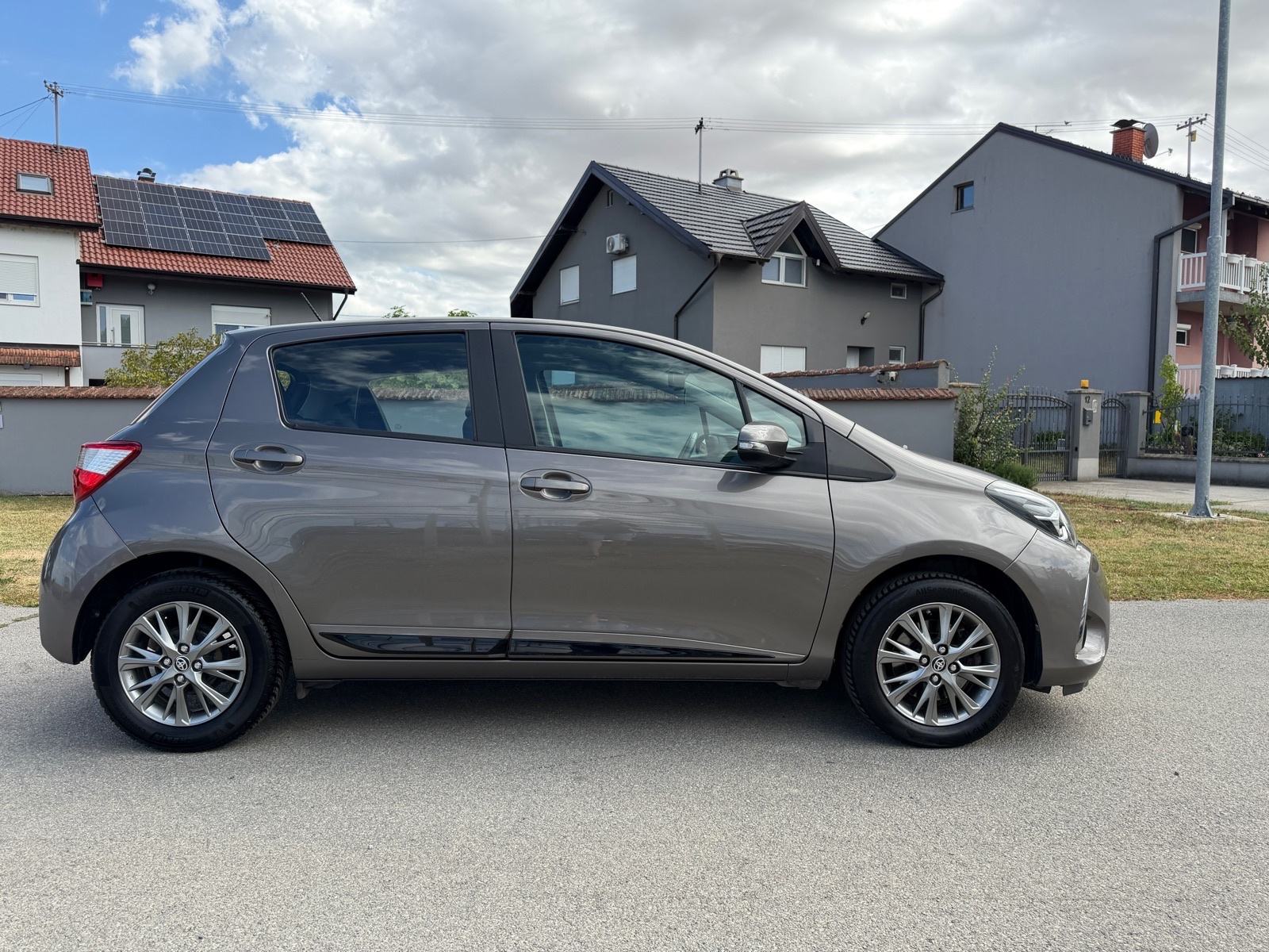 Toyota Yaris 1,5 VVT-i Auto klima, Kamera, Tempomat, servisna, fotografija 8
