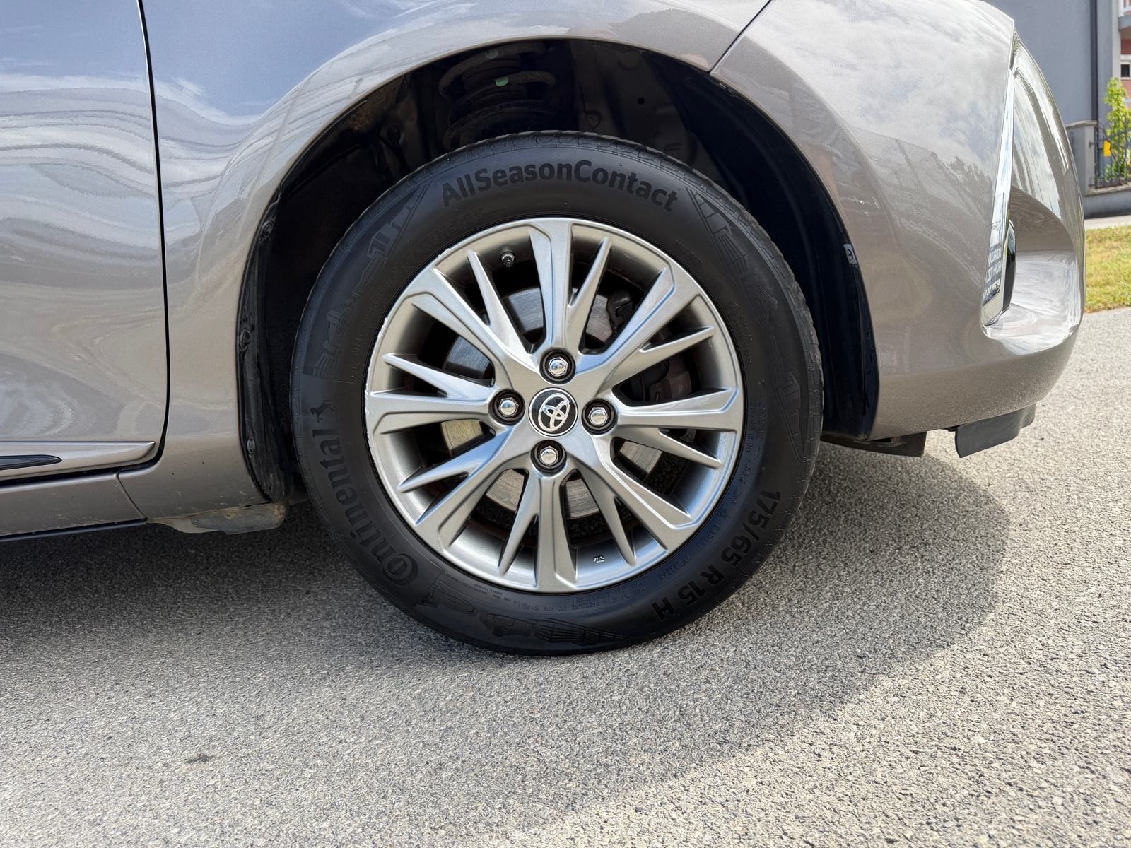 Toyota Yaris 1,5 VVT-i Auto klima, Kamera, Tempomat, servisna, fotografija 9