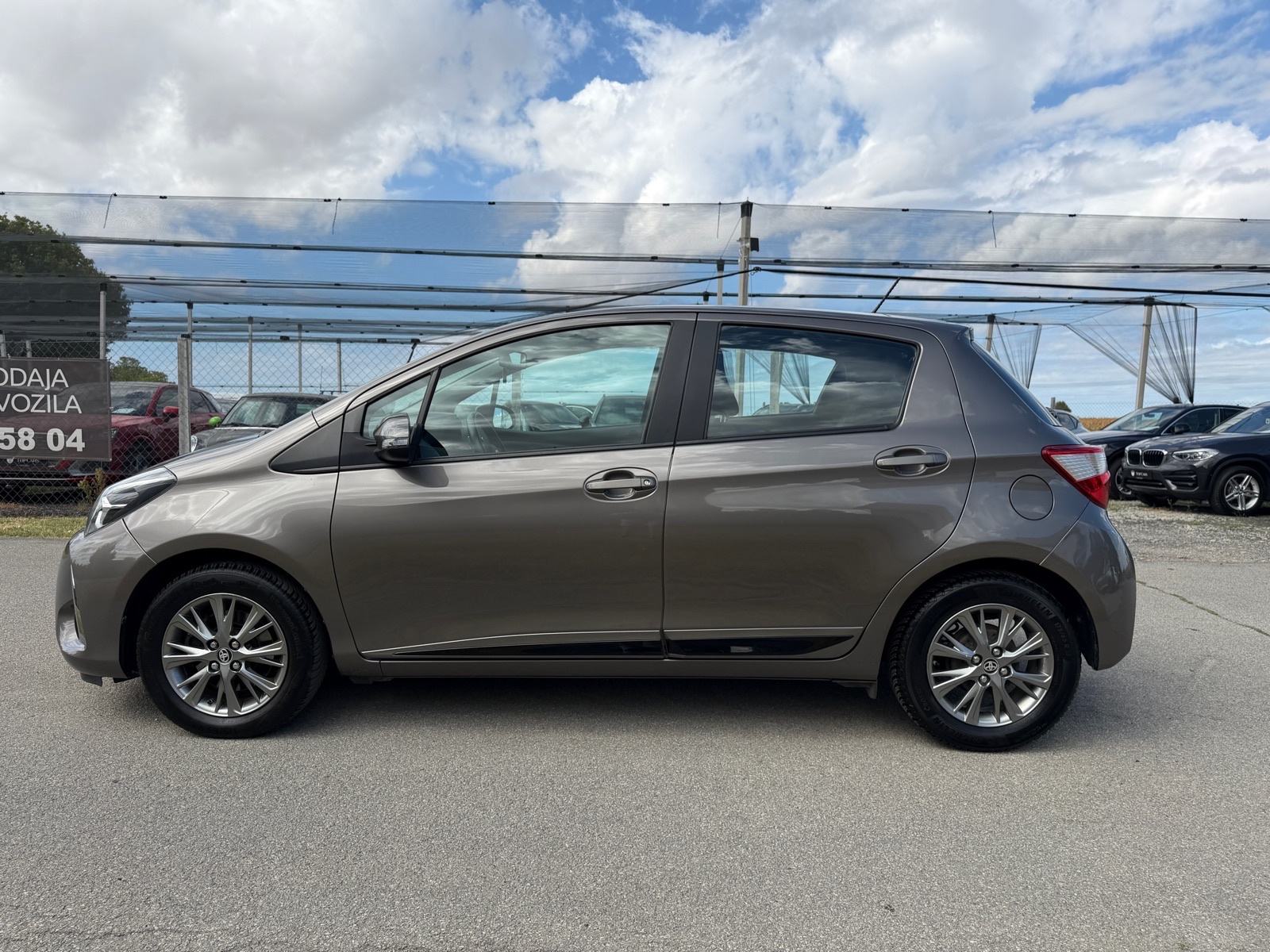 Toyota Yaris 1,5 VVT-i Auto klima, Kamera, Tempomat, servisna, fotografija 7