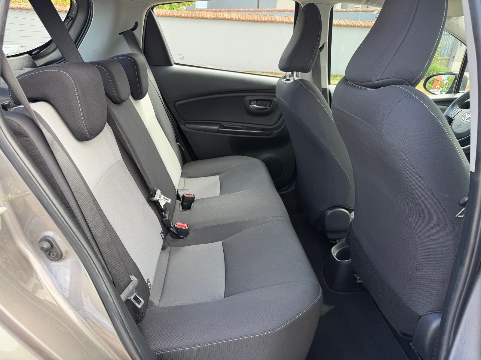 Toyota Yaris 1,5 VVT-i Auto klima, Kamera, Tempomat, servisna, fotografija 14