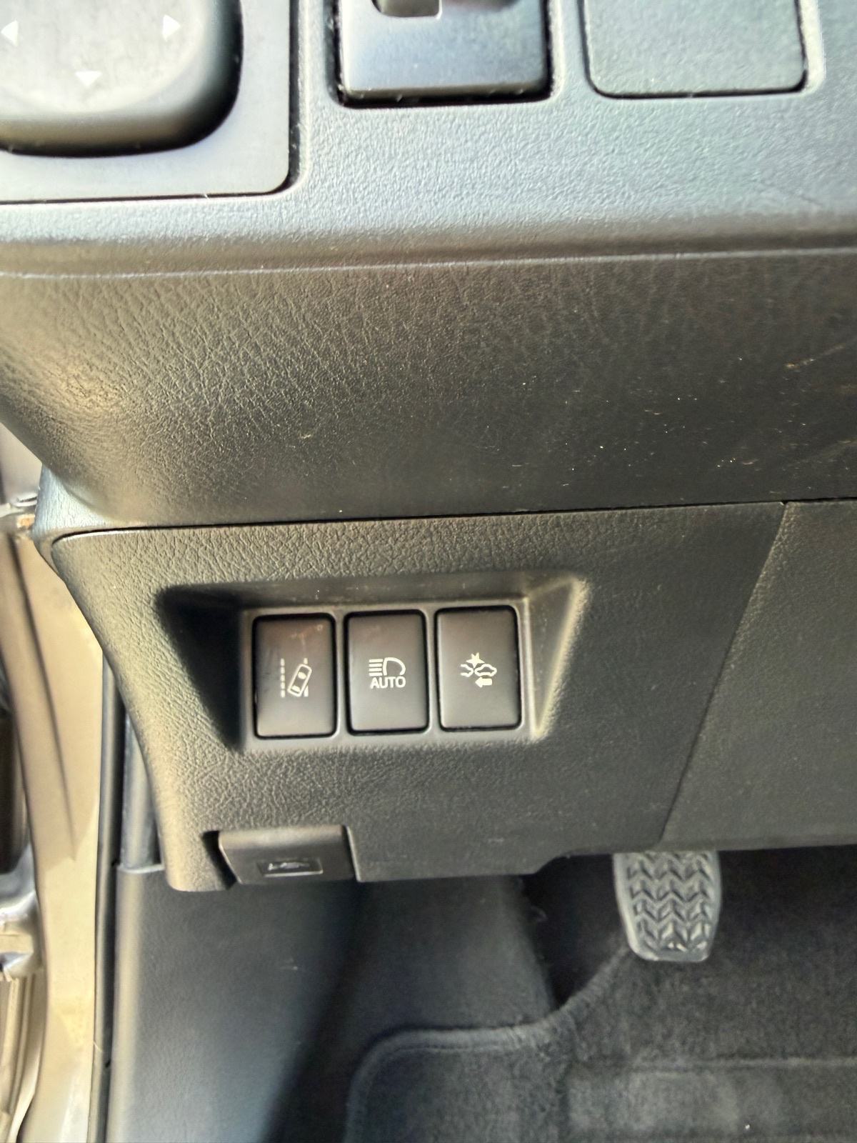 Toyota Yaris 1,5 VVT-i Auto klima, Kamera, Tempomat, servisna, fotografija 18