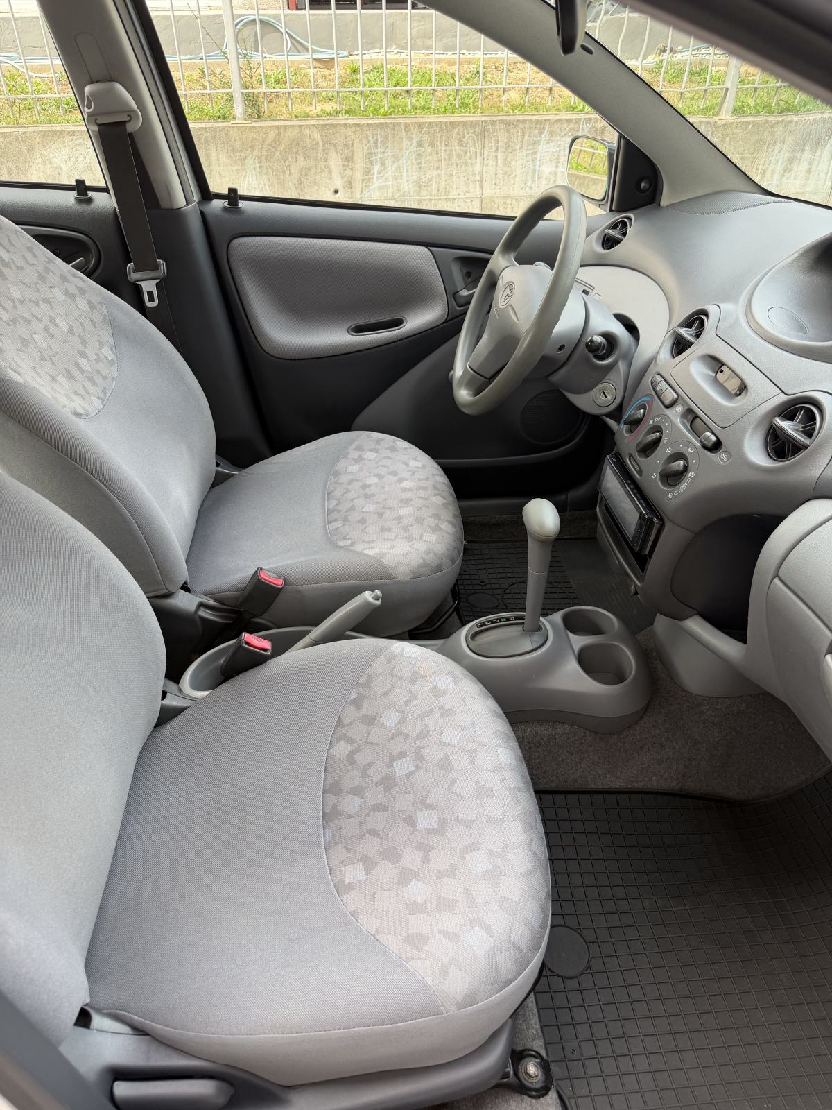 Toyota Yaris 1,5 VVT-i AUTOMATIK ! REG.GODINU DANA ! KLIMA ! KARTICE !, fotografija 8