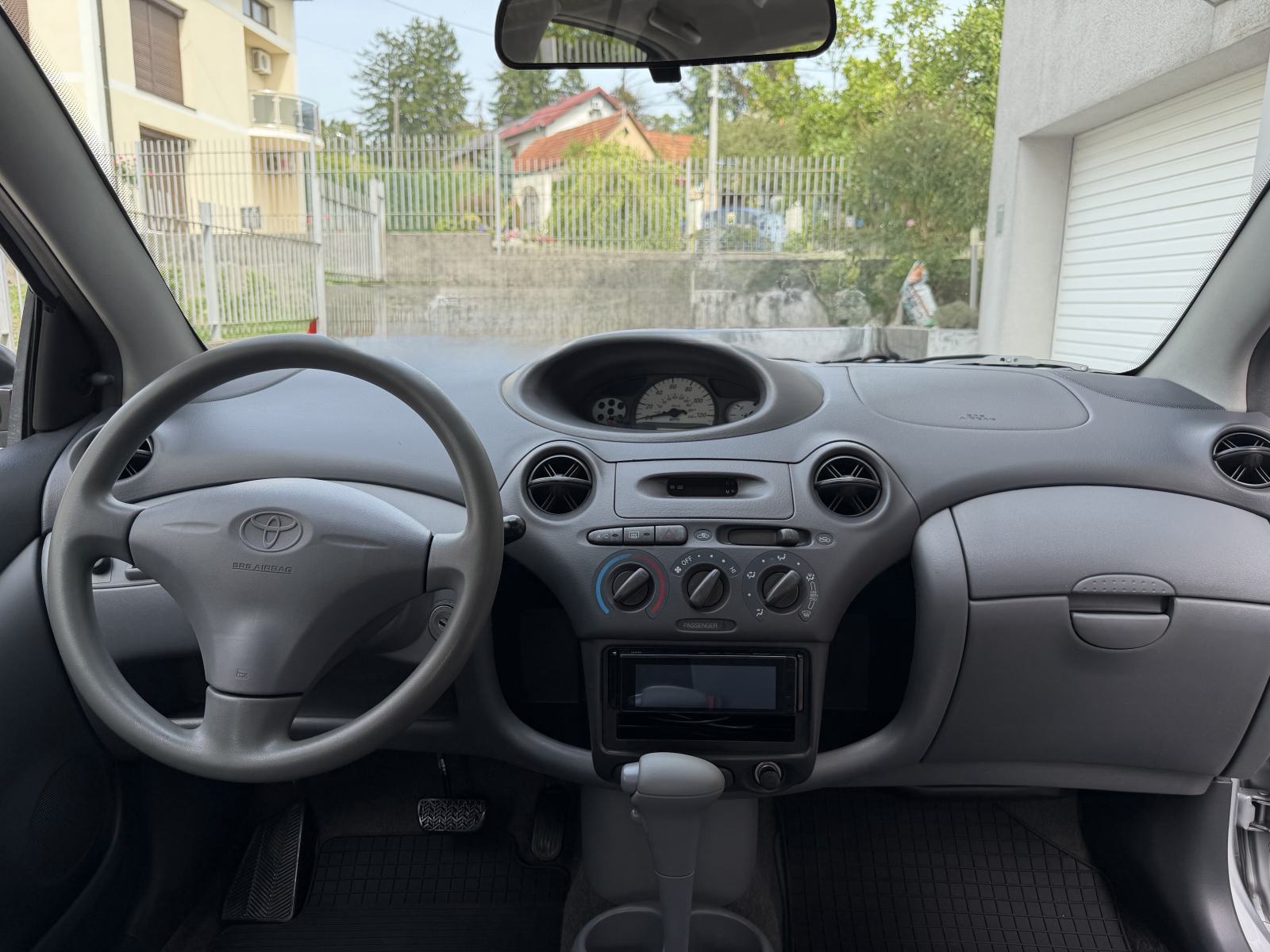 Toyota Yaris 1,5 VVT-i AUTOMATIK ! REG.GODINU DANA ! KLIMA ! KARTICE !, fotografija 9