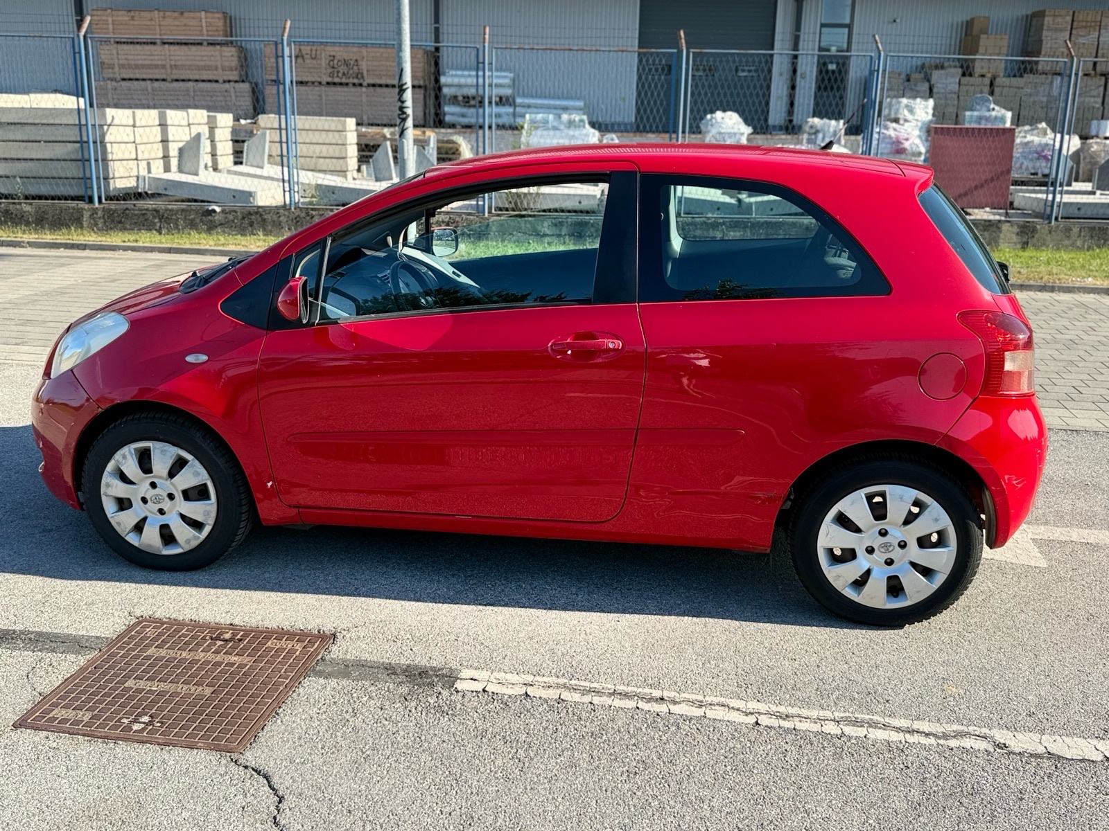 Toyota Yaris - benzin - 57000 km - nije uvoz - drugi vlasnik, fotografija 3