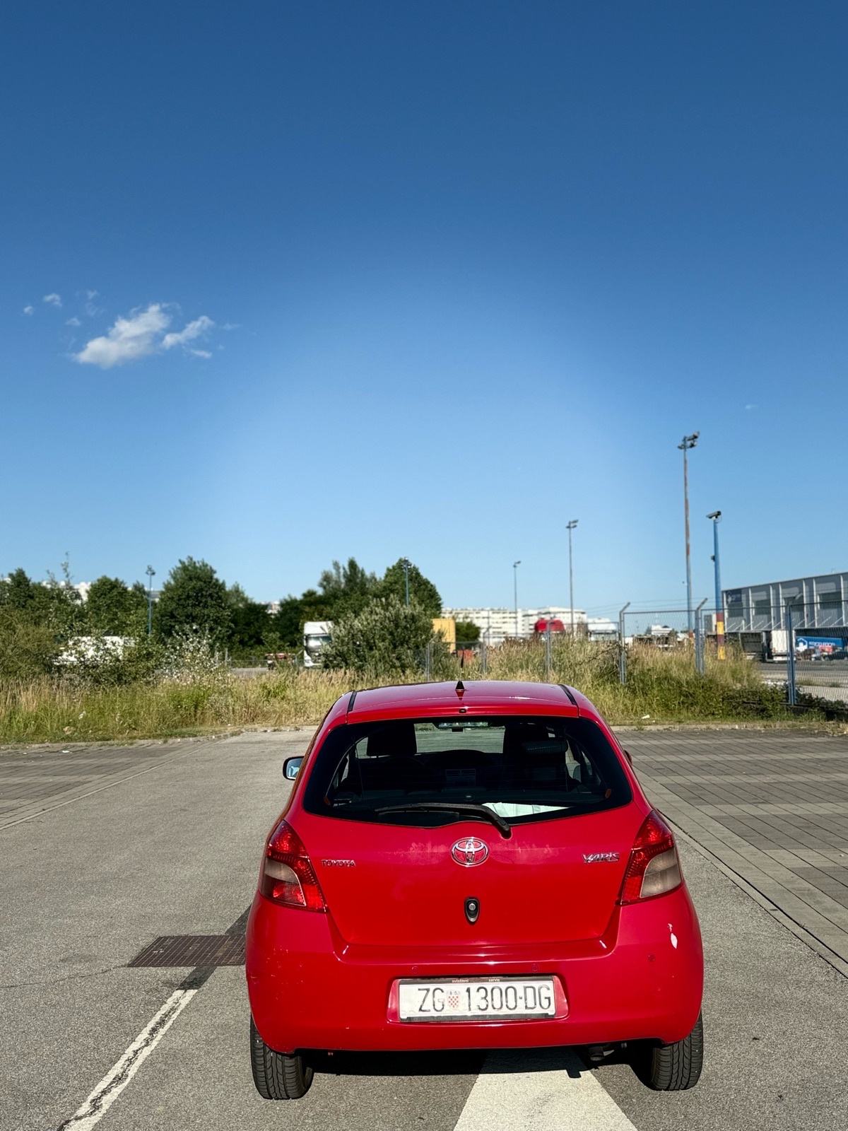 Toyota Yaris - benzin - 57000 km - nije uvoz - drugi vlasnik, fotografija 4