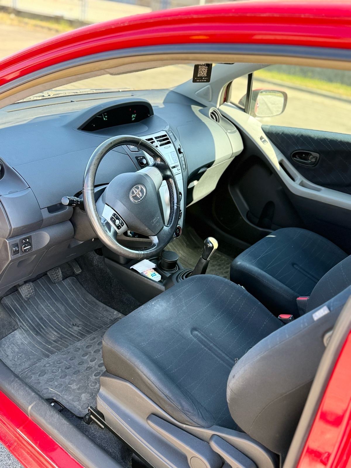 Toyota Yaris - benzin - 57000 km - nije uvoz - drugi vlasnik, fotografija 5