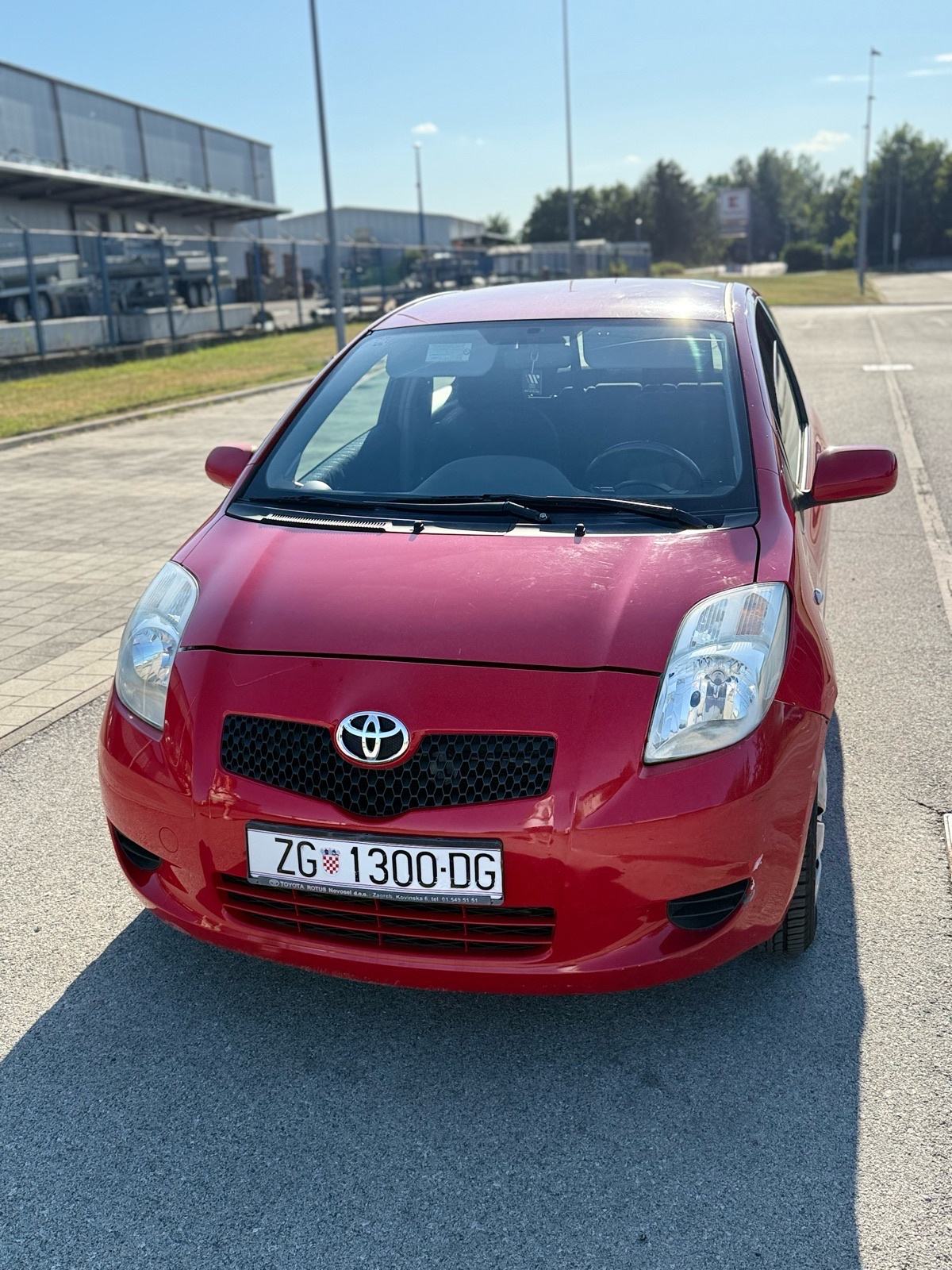 Toyota Yaris - benzin - 57000 km - nije uvoz - drugi vlasnik, fotografija 6