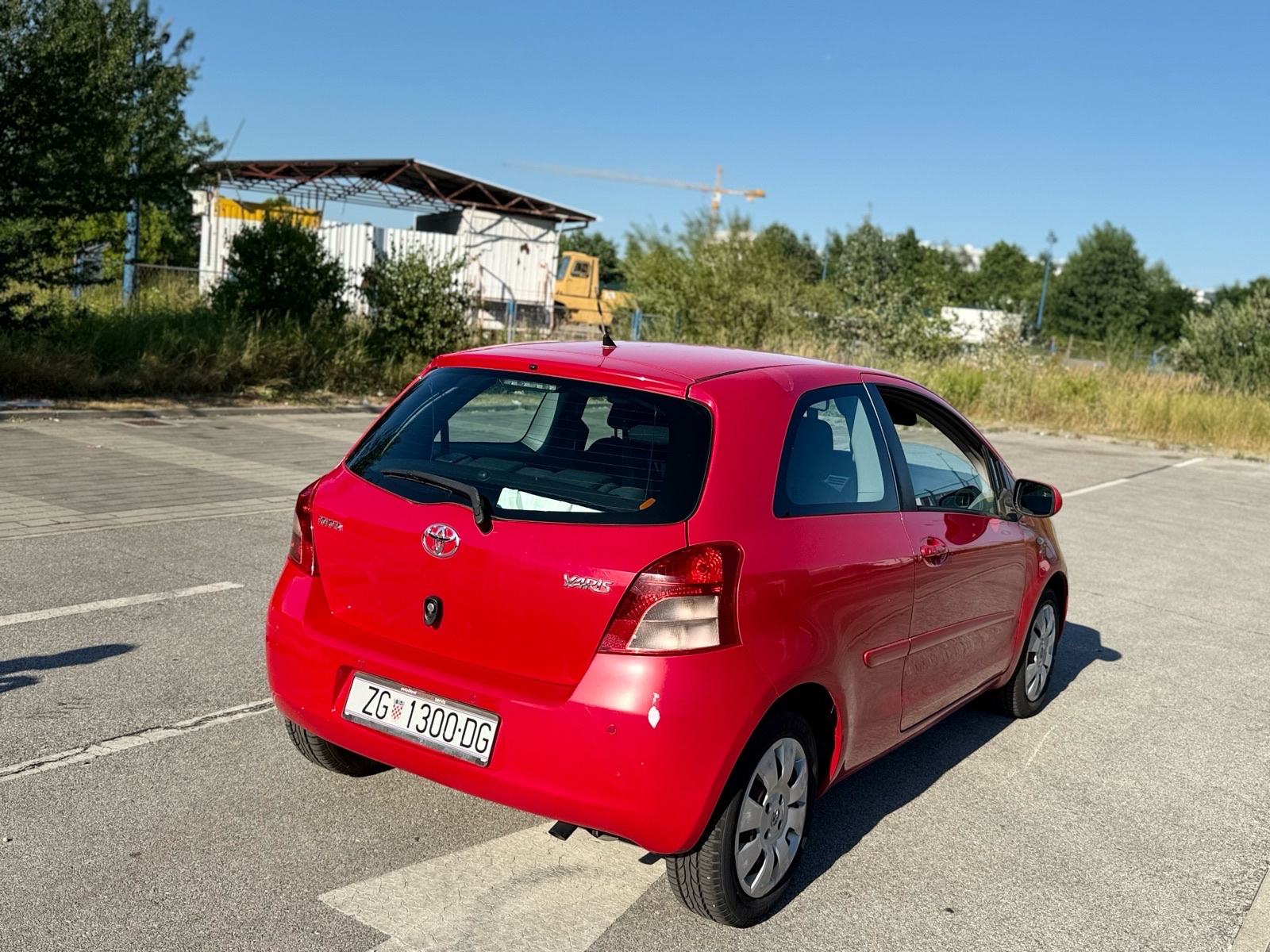 Toyota Yaris - benzin - 57000 km - nije uvoz - drugi vlasnik, fotografija 9
