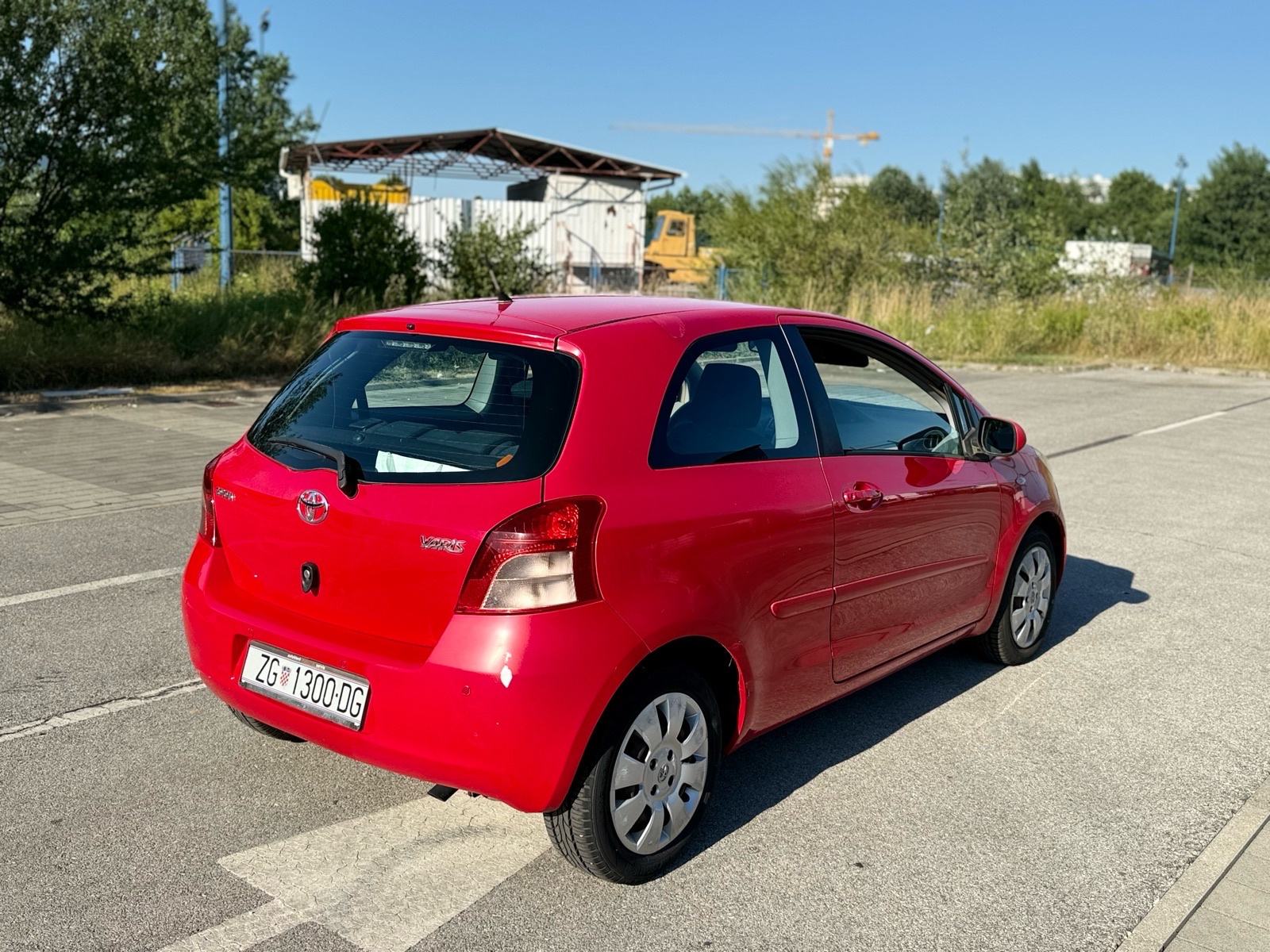 Toyota Yaris - benzin - 57000 km - nije uvoz - drugi vlasnik, fotografija 10