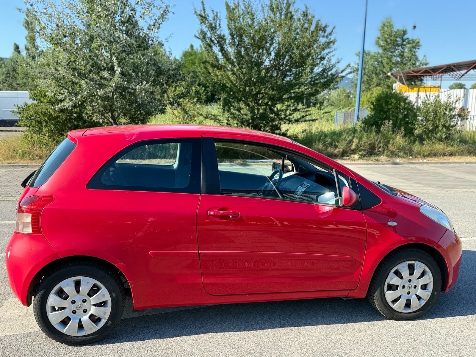 Toyota Yaris - benzin - 57000 km - nije uvoz - drugi vlasnik, fotografija 11