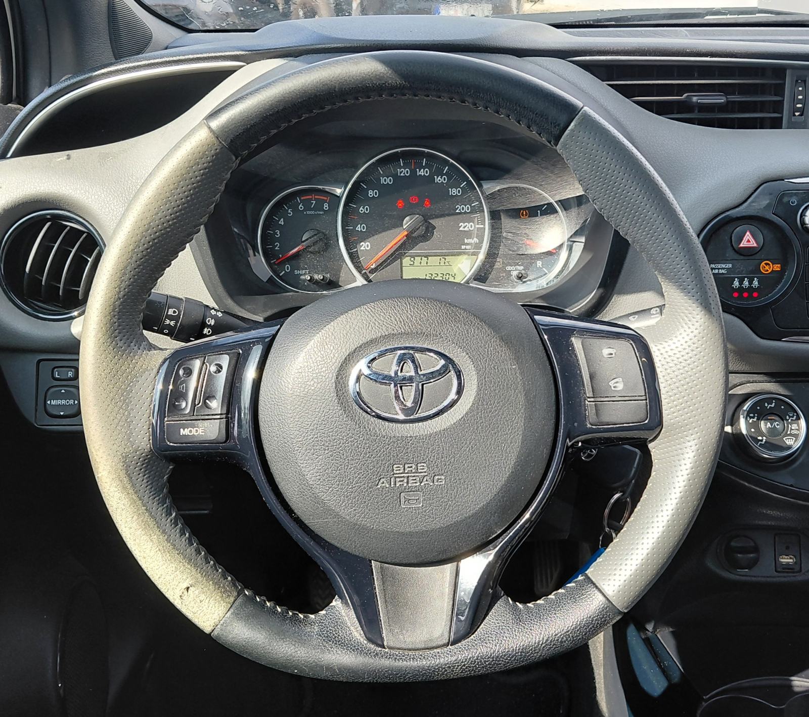 Toyota Yaris BITONE 1.3 VVT-i 100 KS, fotografija 16