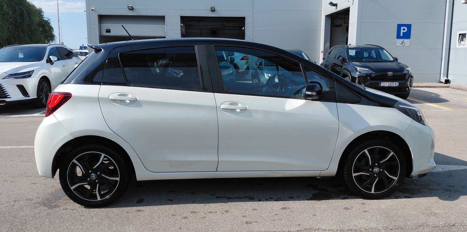 Toyota Yaris BITONE 1.3 VVT-i 100 KS, fotografija 8