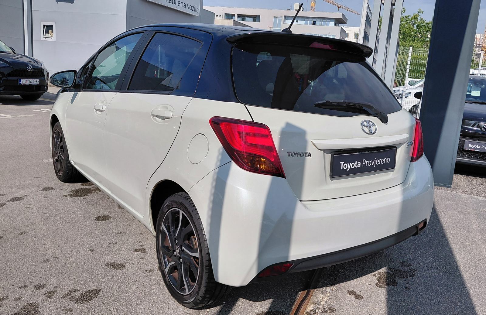 Toyota Yaris BITONE 1.3 VVT-i 100 KS, fotografija 4