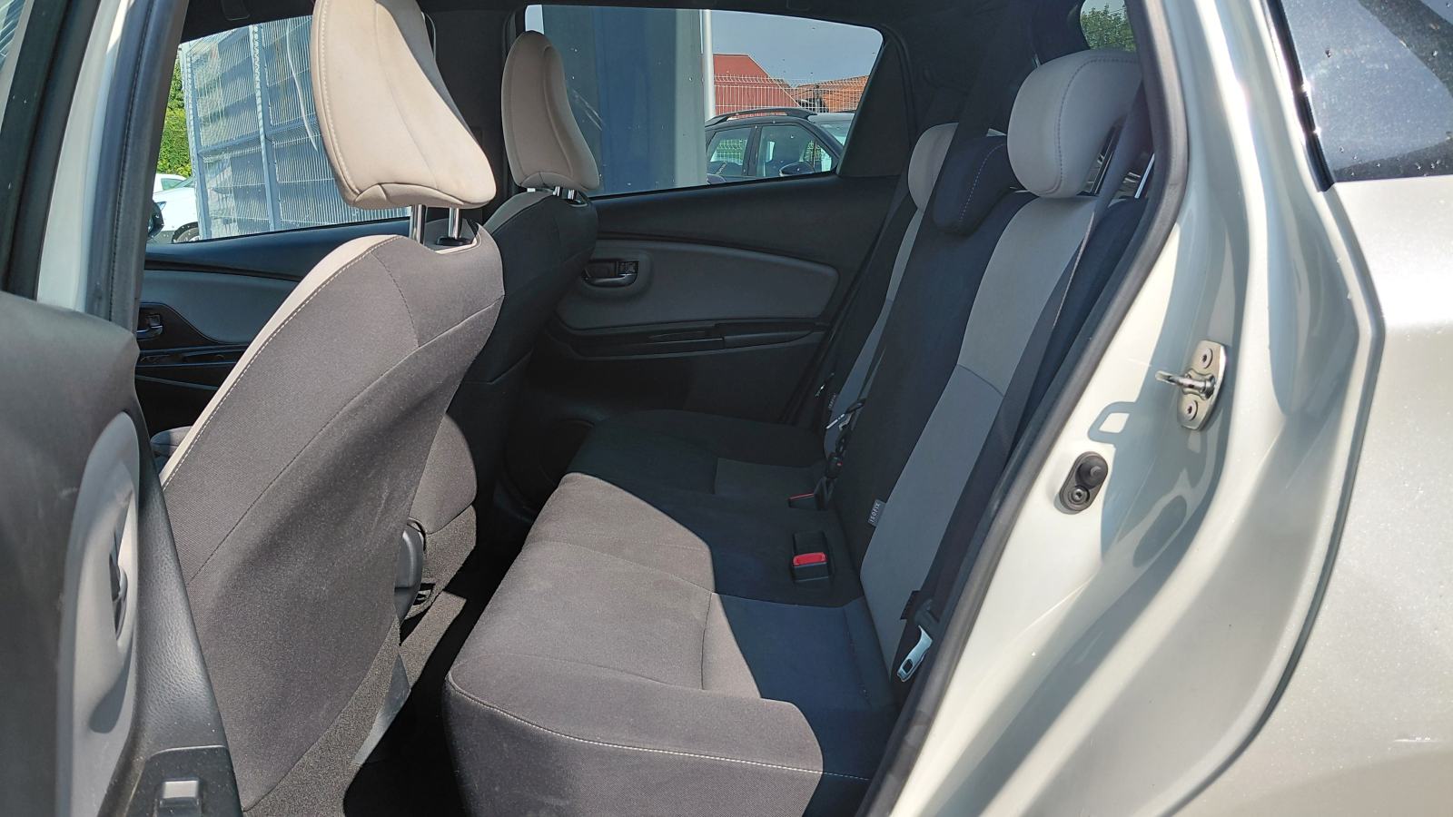 Toyota Yaris BITONE 1.3 VVT-i 100 KS, fotografija 11