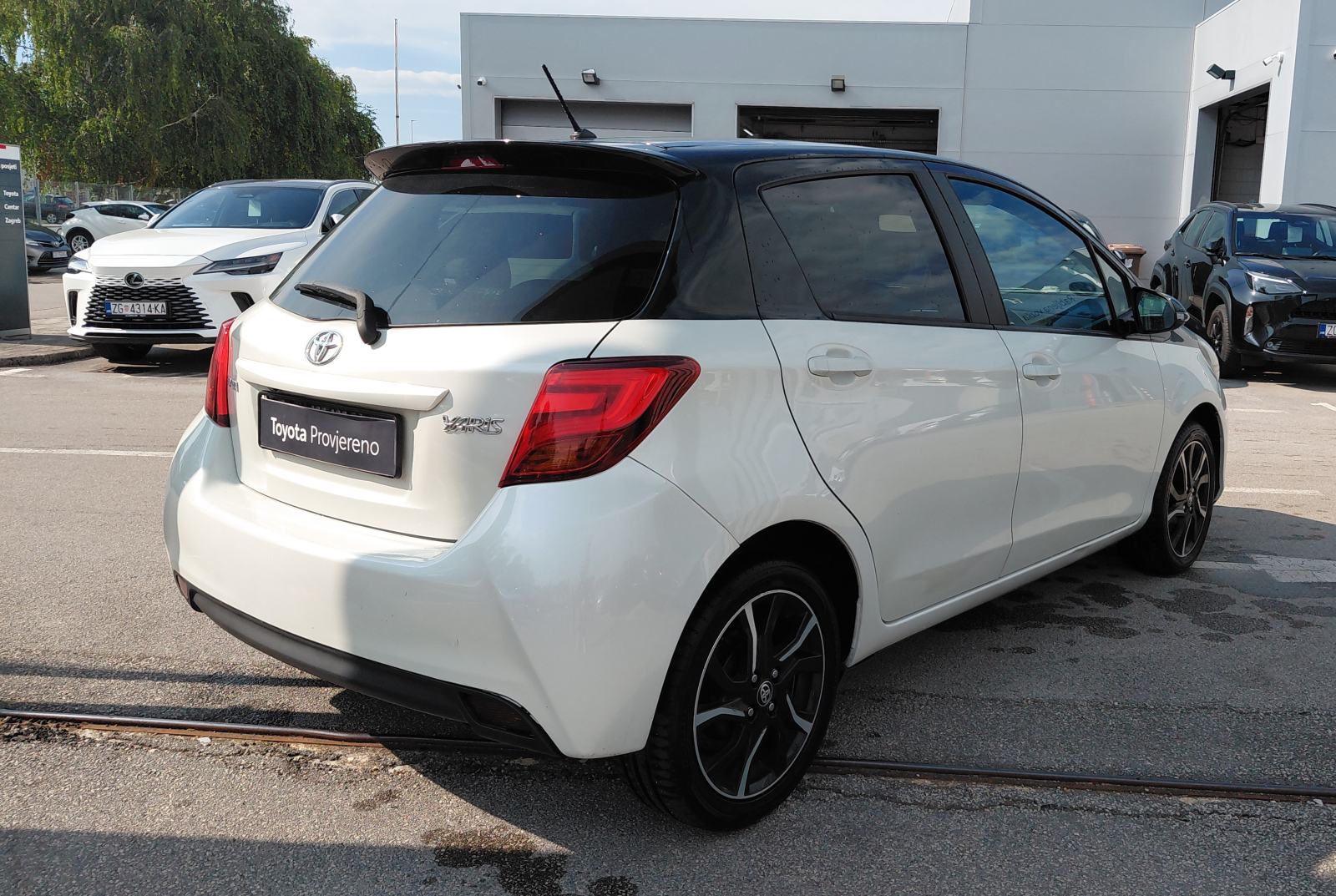 Toyota Yaris BITONE 1.3 VVT-i 100 KS, fotografija 6