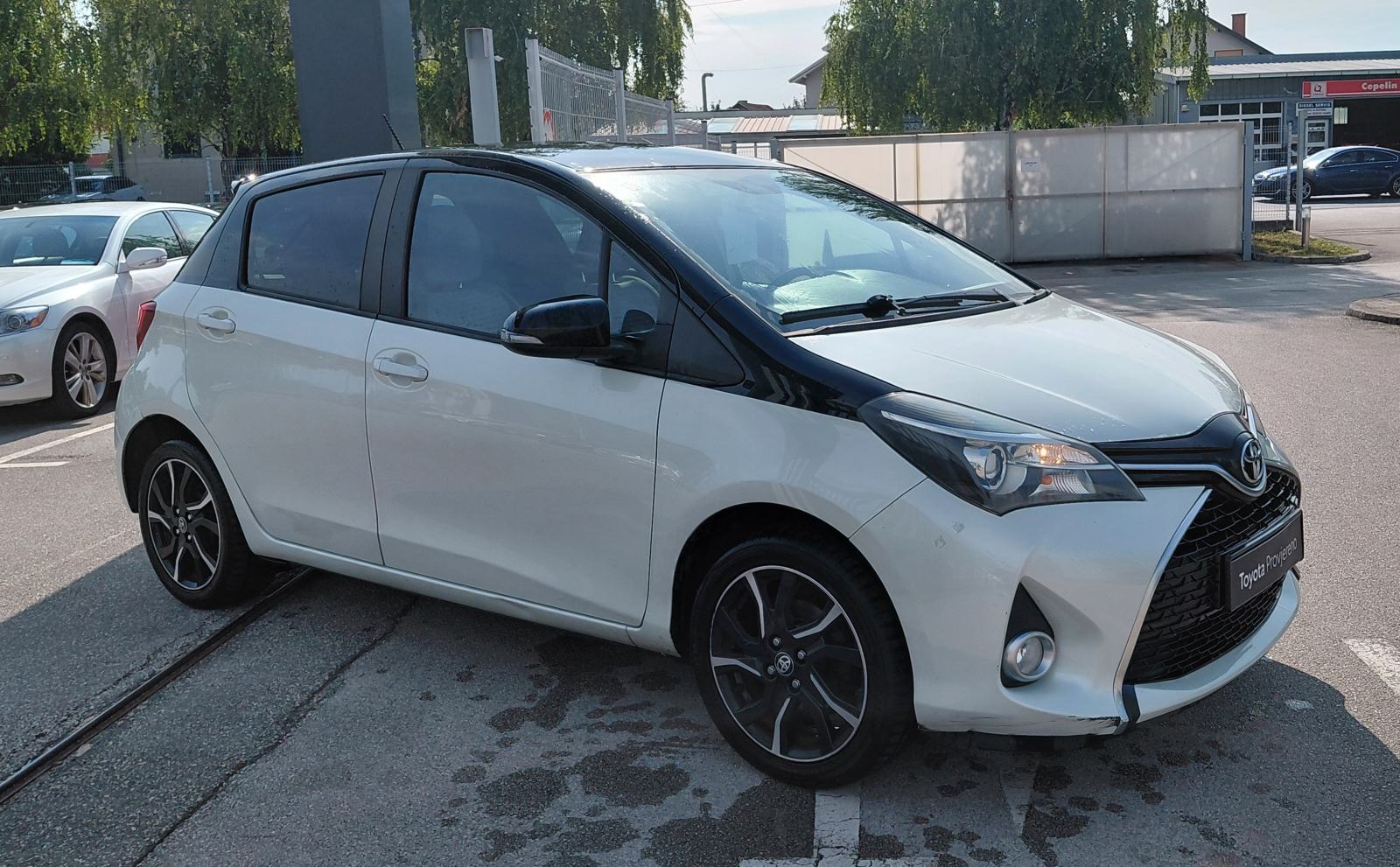 Toyota Yaris BITONE 1.3 VVT-i 100 KS, fotografija 3
