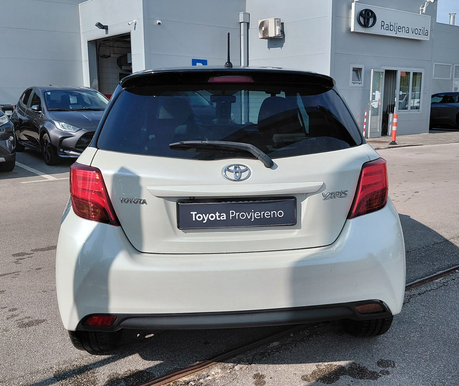 Toyota Yaris BITONE 1.3 VVT-i 100 KS, fotografija 5