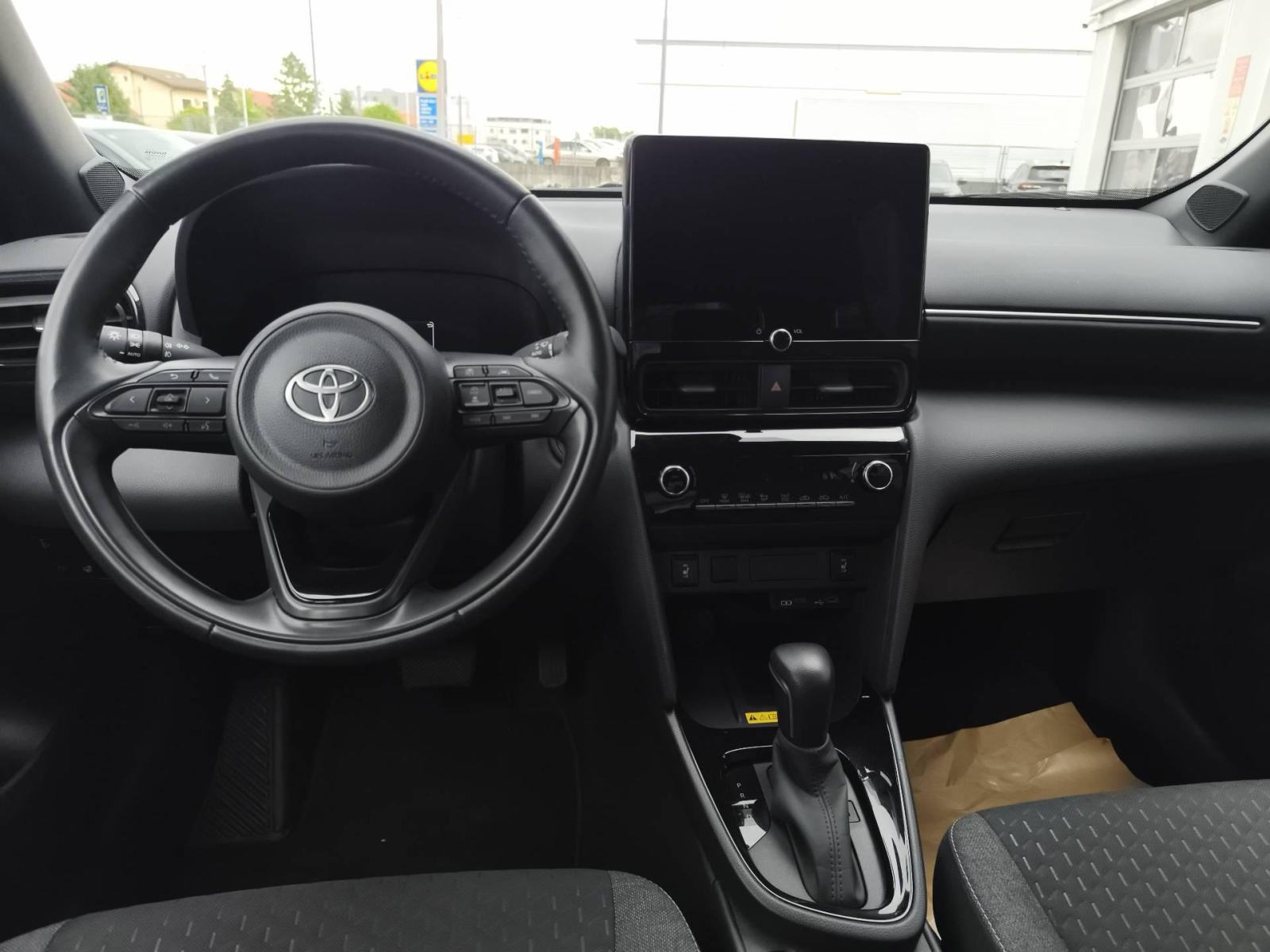 Toyota Yaris Cross 1.5 68kW - Provjerena rabljena vozila!, fotografija 13