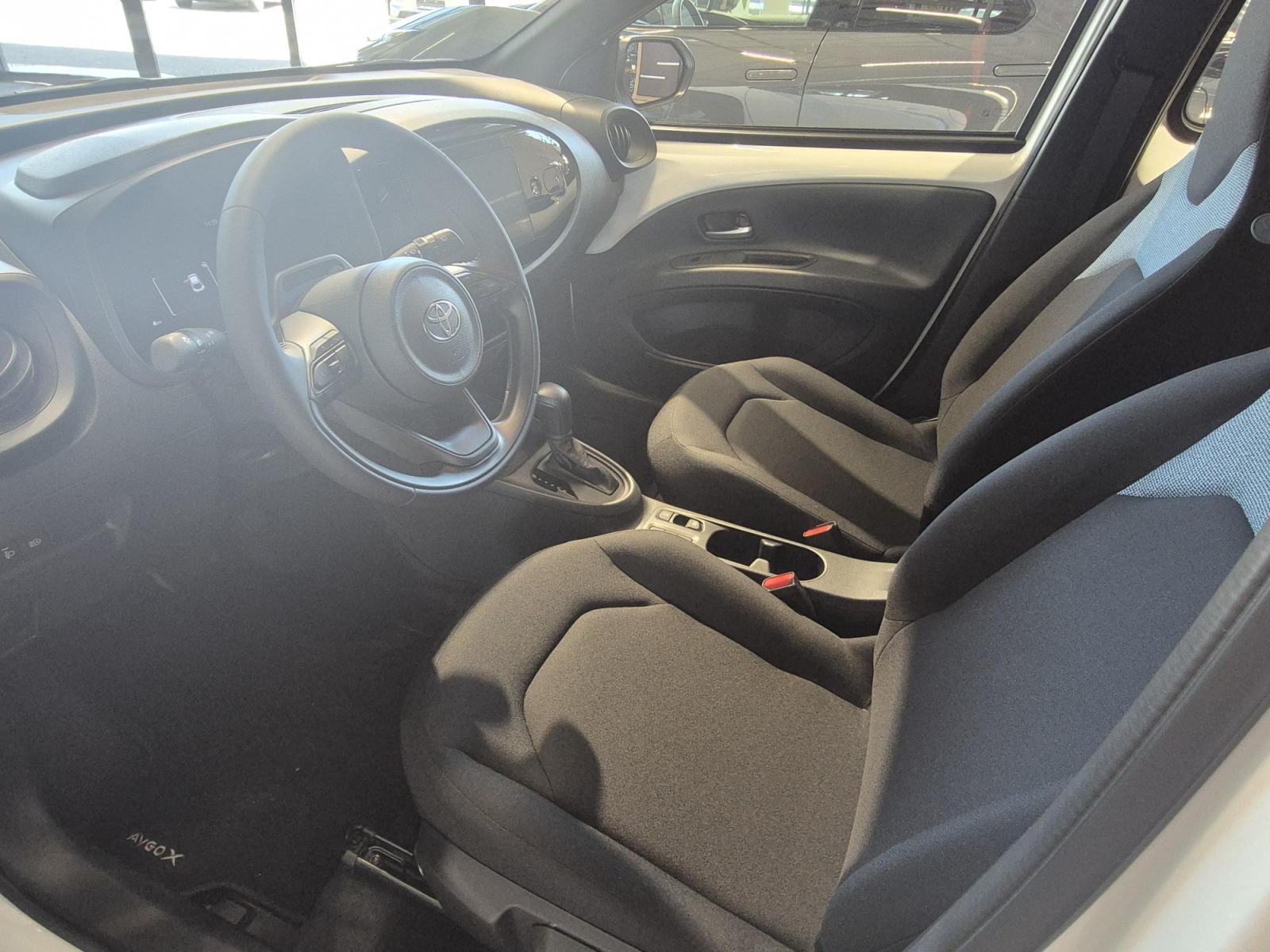 Toyota Yaris Cross 1.5 Cool...niska km, jamstvo, sniženo!, fotografija 6