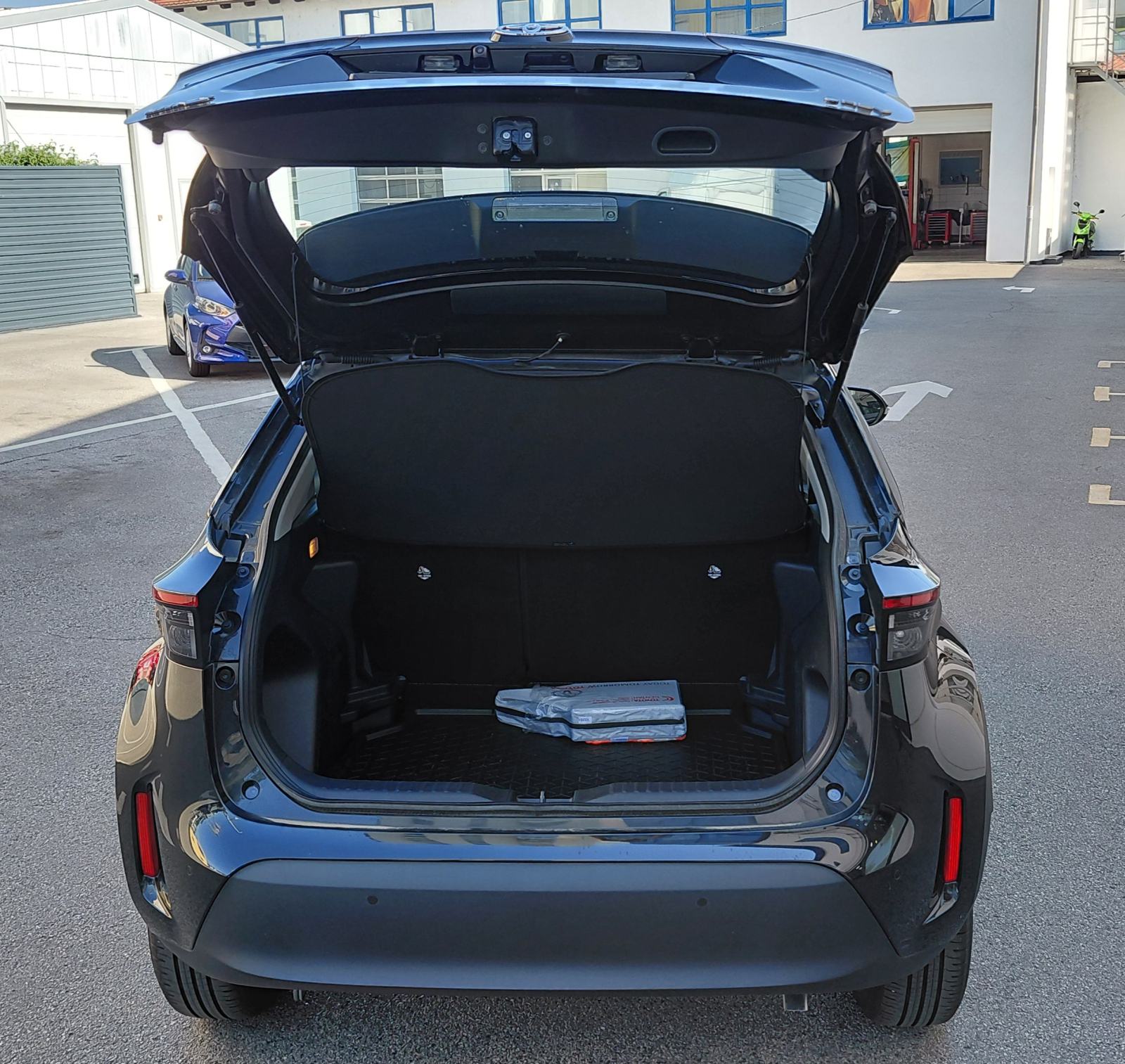 Toyota Yaris Cross 1.5 HEV COOL automatik, fotografija 18