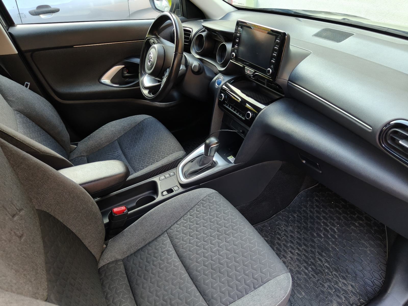 Toyota Yaris Cross 1.5 hybrid automatik, fotografija 8