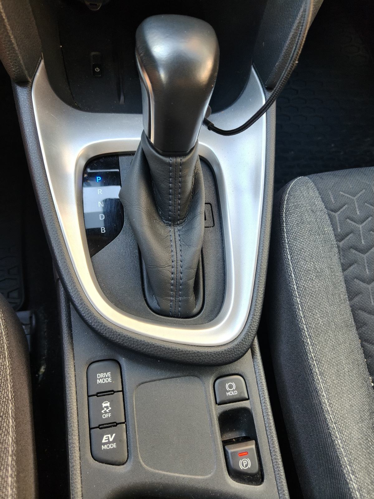 Toyota Yaris Cross 1.5 hybrid automatik, fotografija 3