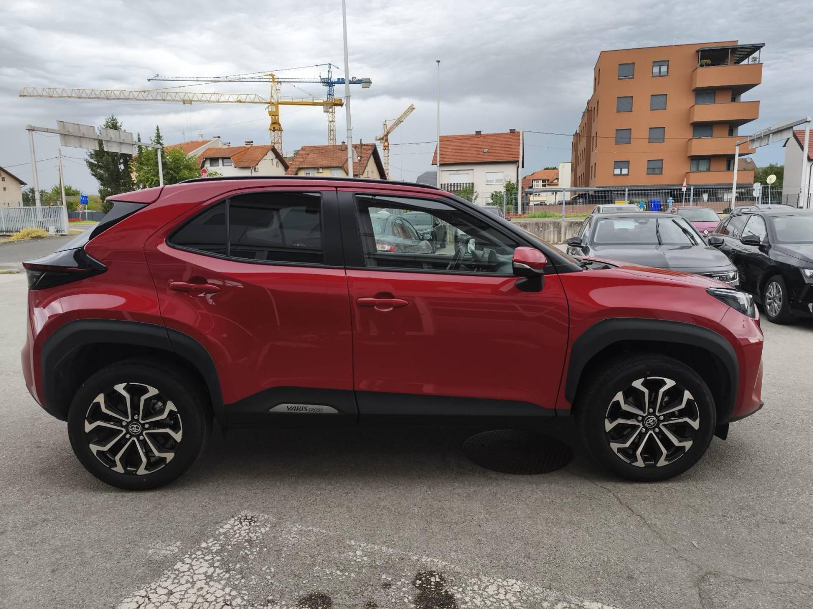 Toyota Yaris Cross Hibrid 1.5 68kW - Full oprema, fotografija 6