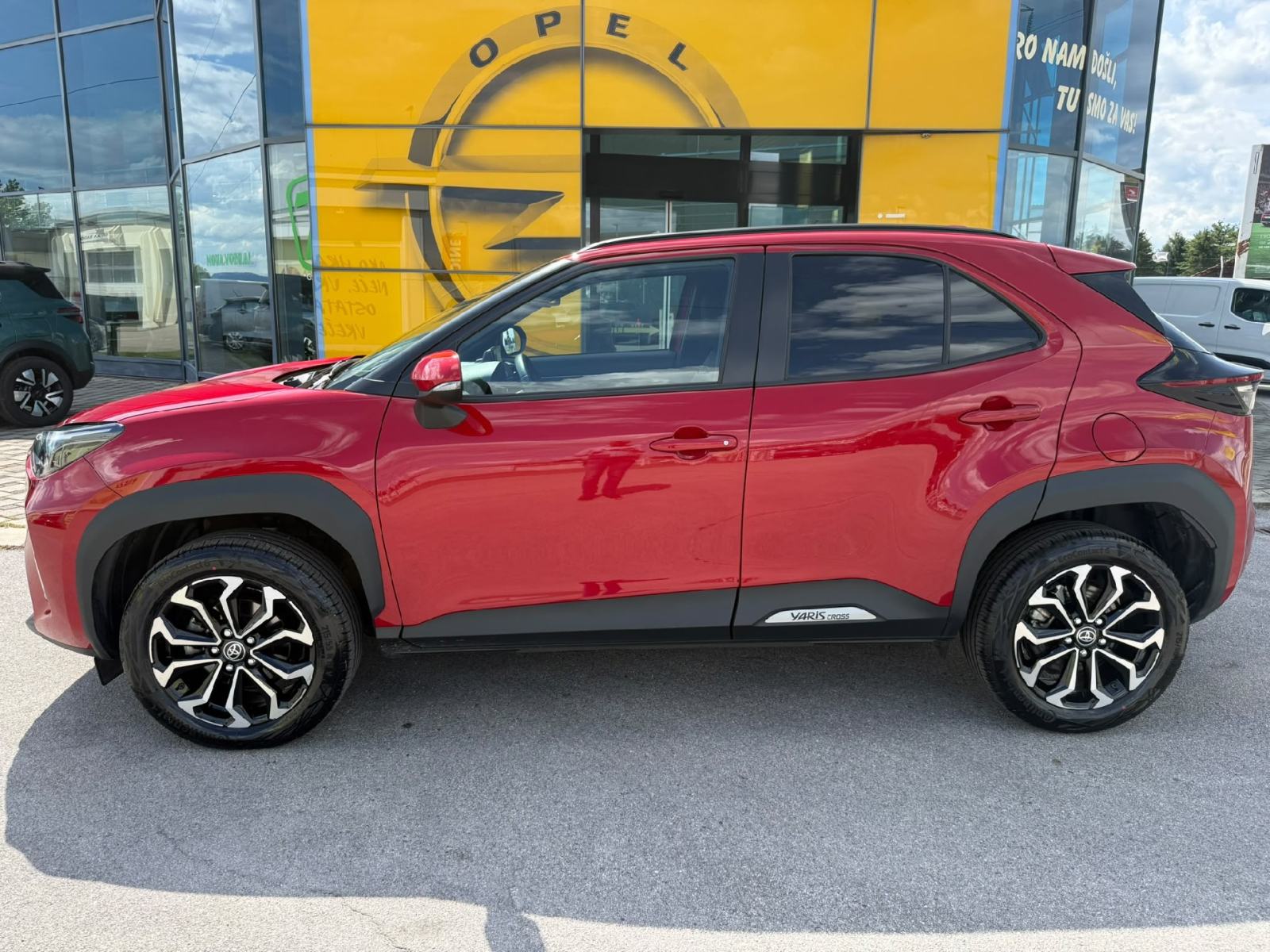 Toyota Yaris Cross Hibrid 1.5 Active 68kw - Full oprema, fotografija 2