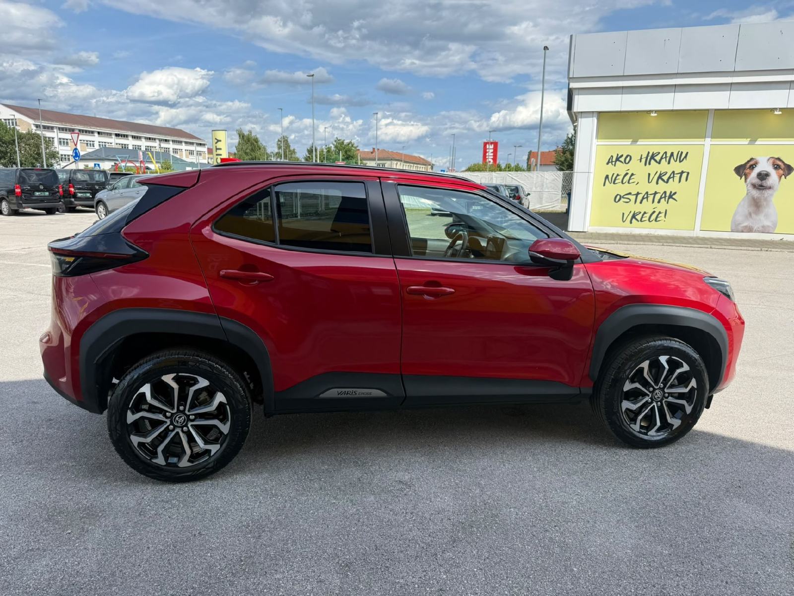 Toyota Yaris Cross Hibrid 1.5 Active 68kw - Full oprema, fotografija 6
