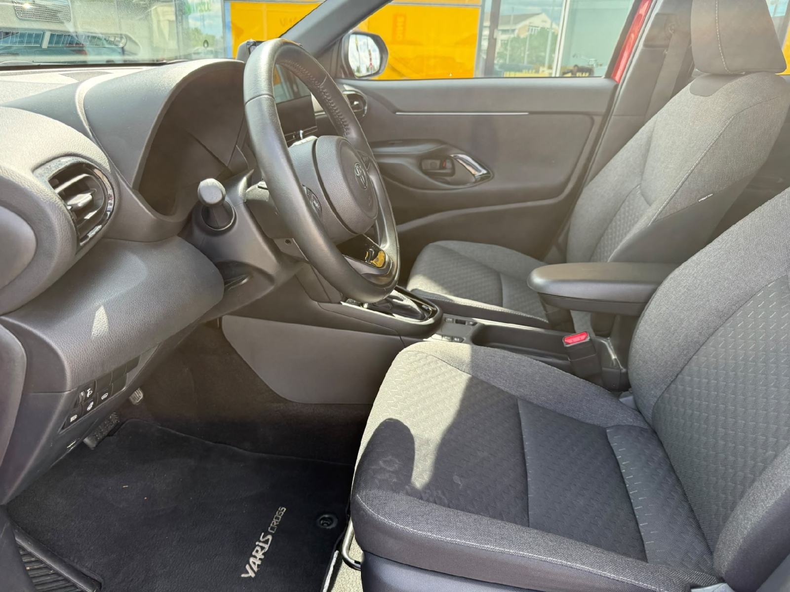 Toyota Yaris Cross Hibrid 1.5 Active 68kw - Full oprema, fotografija 9
