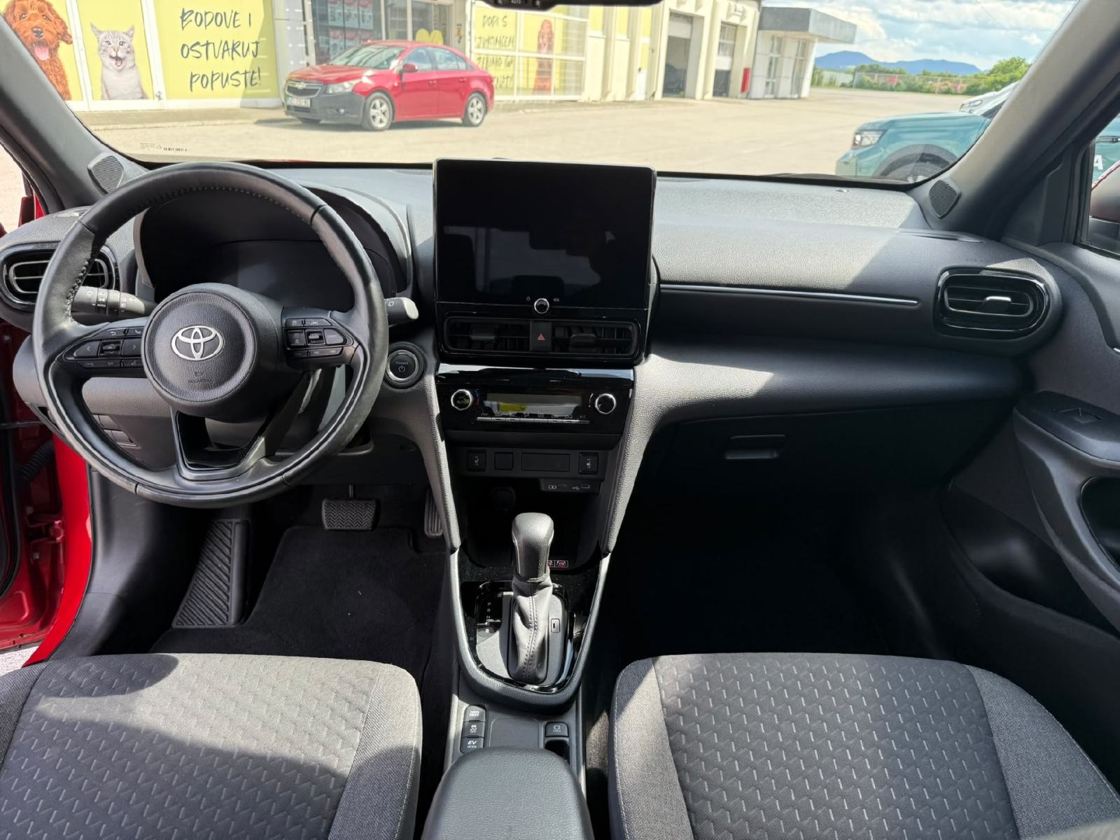Toyota Yaris Cross Hibrid 1.5 Active 68kw - Full oprema, fotografija 12