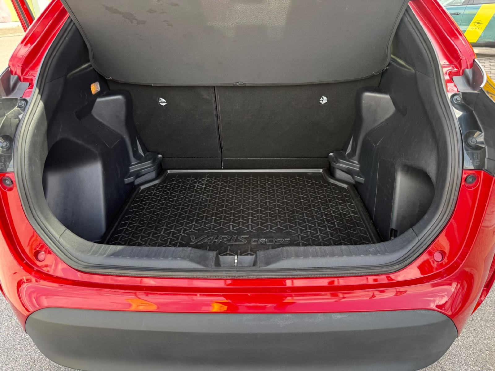 Toyota Yaris Cross Hibrid 1.5 Active 68kw - Full oprema, fotografija 19