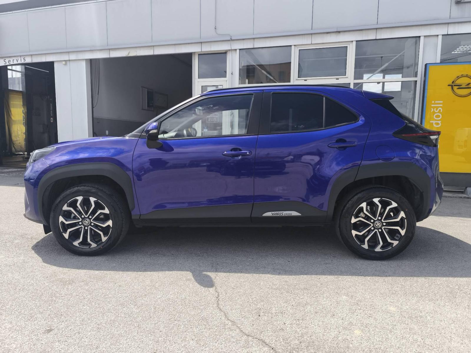 Toyota Yaris Cross Hibrid 1.5 Active 68kw - Full oprema!, fotografija 2