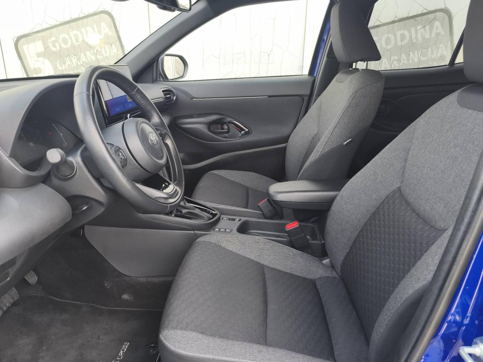Toyota Yaris Cross Hibrid 1.5 Active 68kw - Full oprema!, fotografija 10