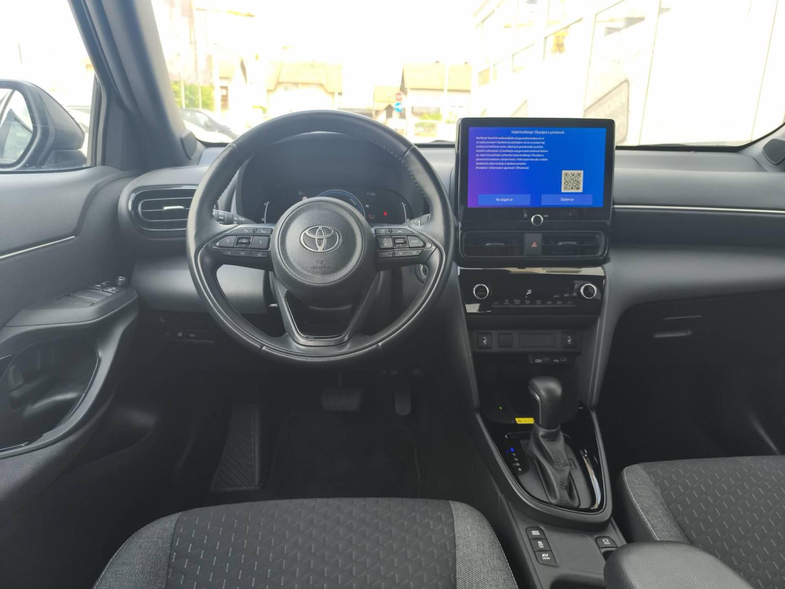 Toyota Yaris Cross Hibrid 1.5 Active 68kw - Full oprema!, fotografija 13