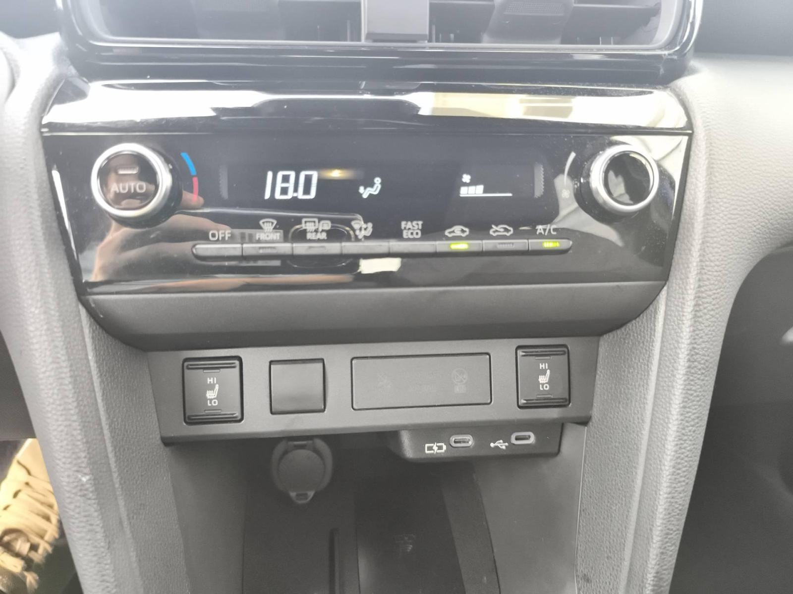 Toyota Yaris Cross Hibrid 1.5 Active 68kw - Full oprema!, fotografija 18