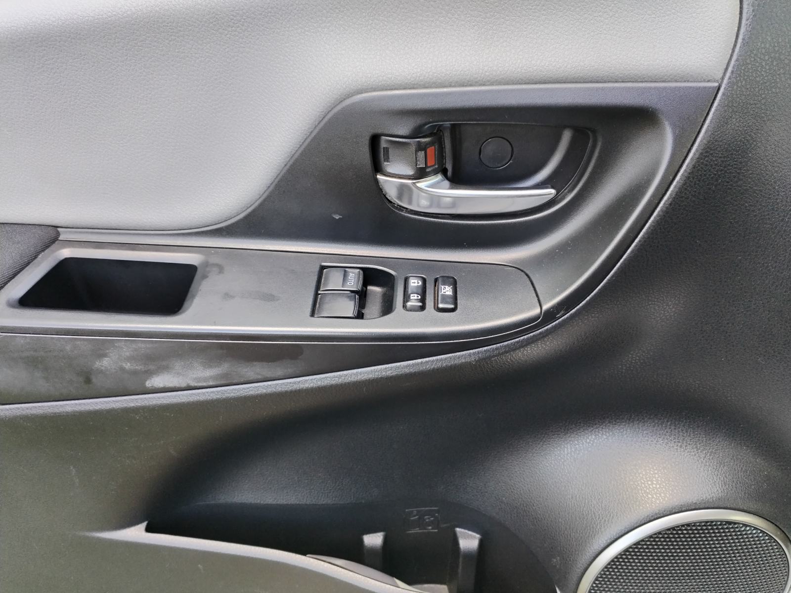 TOYOTA YARIS HYBRID 1.5 AT, HR AUTO, SERVISNA, U SUSTAVU PDV-a !!, fotografija 16