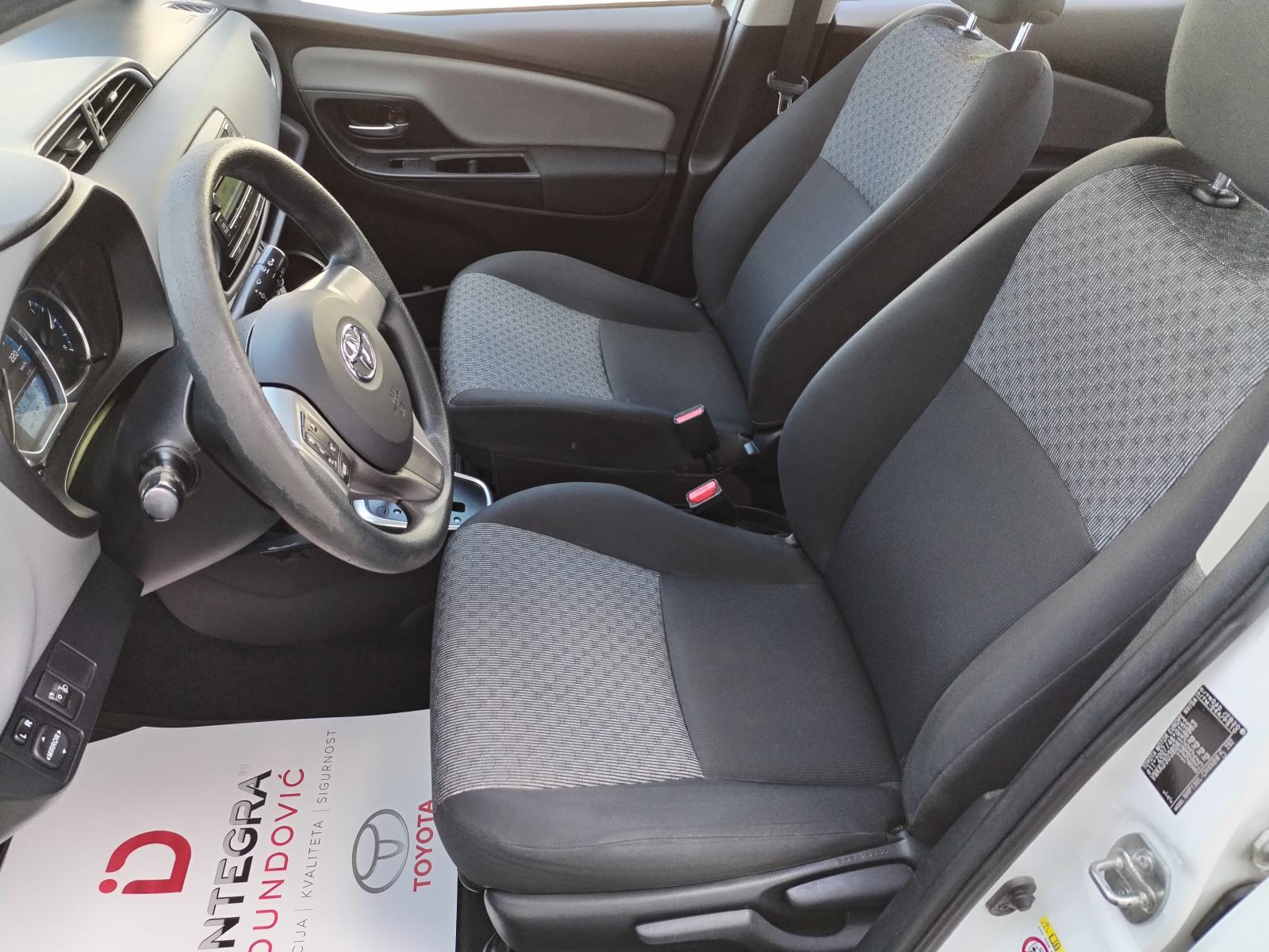 TOYOTA YARIS HYBRID 1.5 AT, HR AUTO, SERVISNA, U SUSTAVU PDV-a !!, fotografija 11