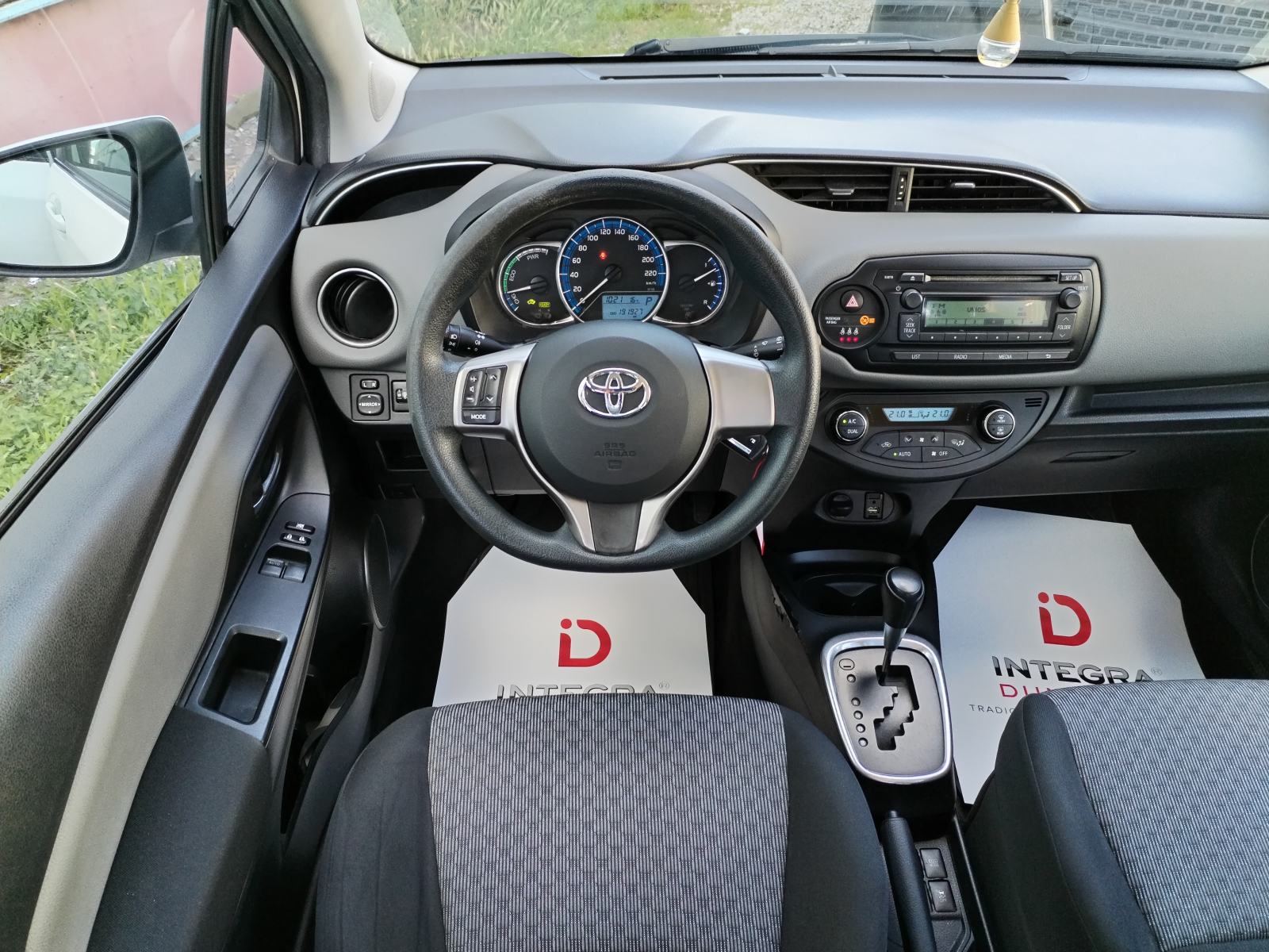 TOYOTA YARIS HYBRID 1.5 AT, HR AUTO, SERVISNA, U SUSTAVU PDV-a !!, fotografija 10