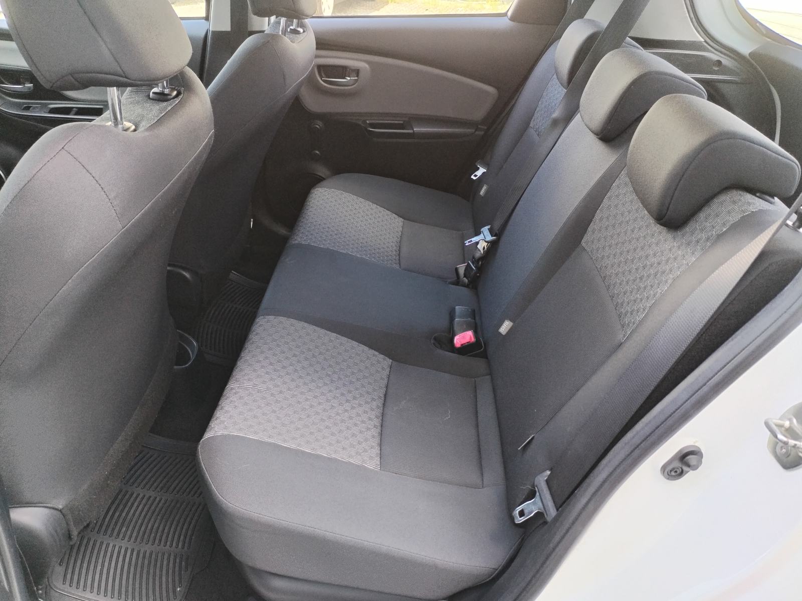 TOYOTA YARIS HYBRID 1.5 AT, HR AUTO, SERVISNA, U SUSTAVU PDV-a !!, fotografija 12