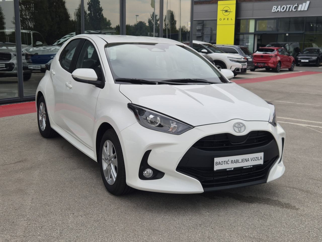 Toyota Yaris Hybrid 1,5 VVT-i 68 kW Luna Aut., fotografija 3
