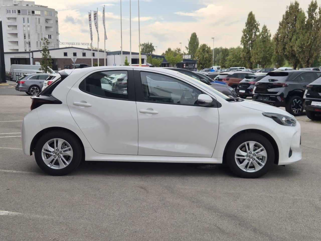Toyota Yaris Hybrid 1,5 VVT-i 68 kW Luna Aut., fotografija 4