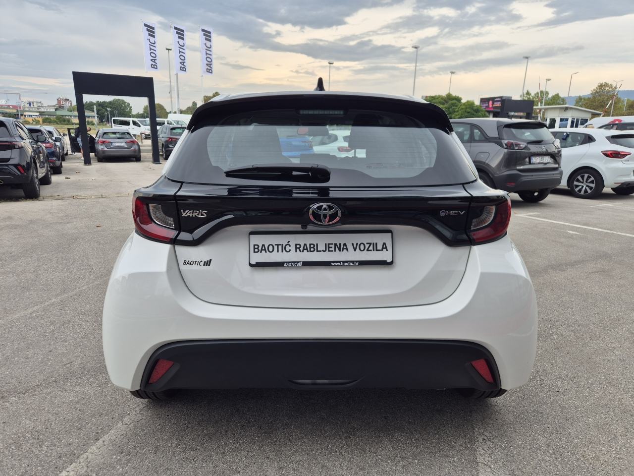 Toyota Yaris Hybrid 1,5 VVT-i 68 kW Luna Aut., fotografija 6