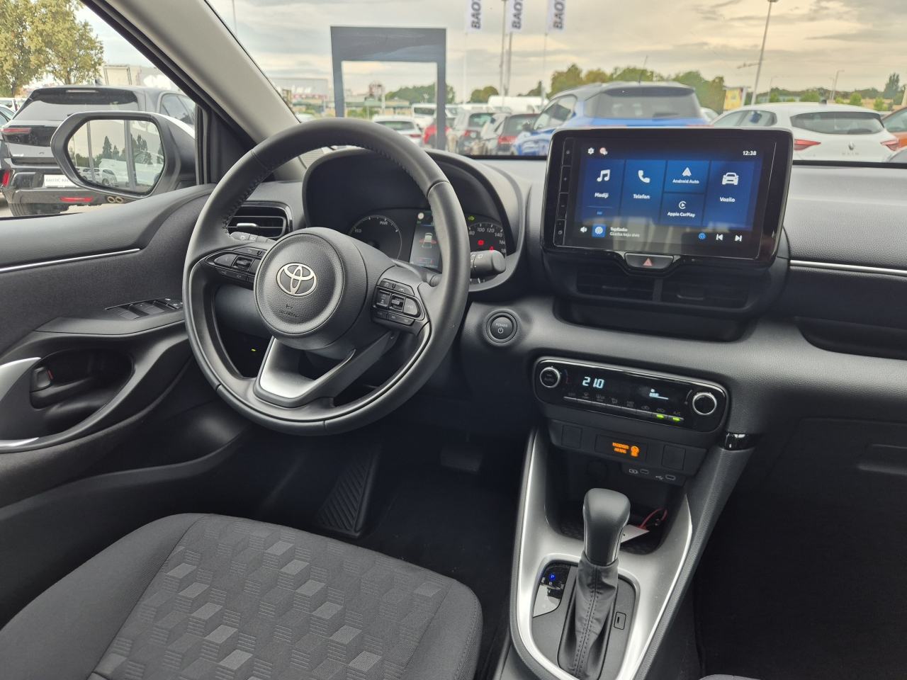 Toyota Yaris Hybrid 1,5 VVT-i 68 kW Luna Aut., fotografija 13