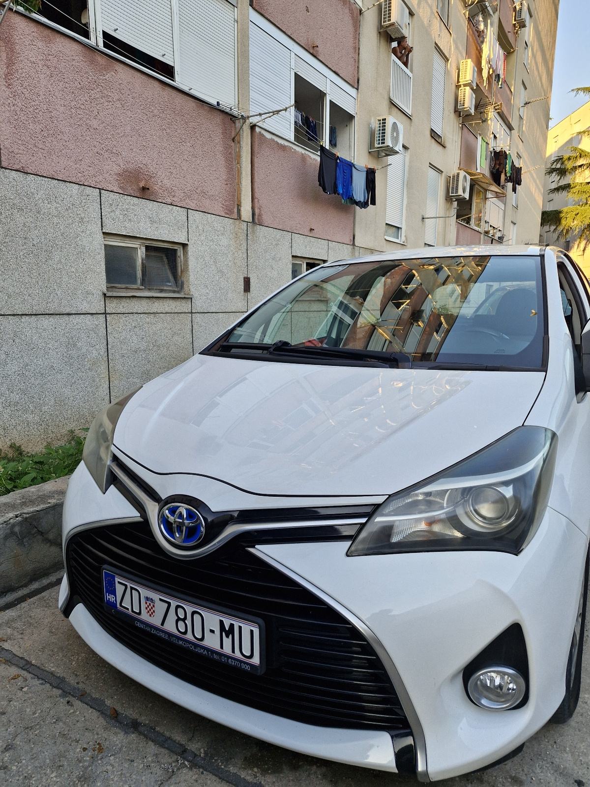 Toyota Yaris Hybrid 1,5 VVT-i HR auto,automatik, fotografija 1
