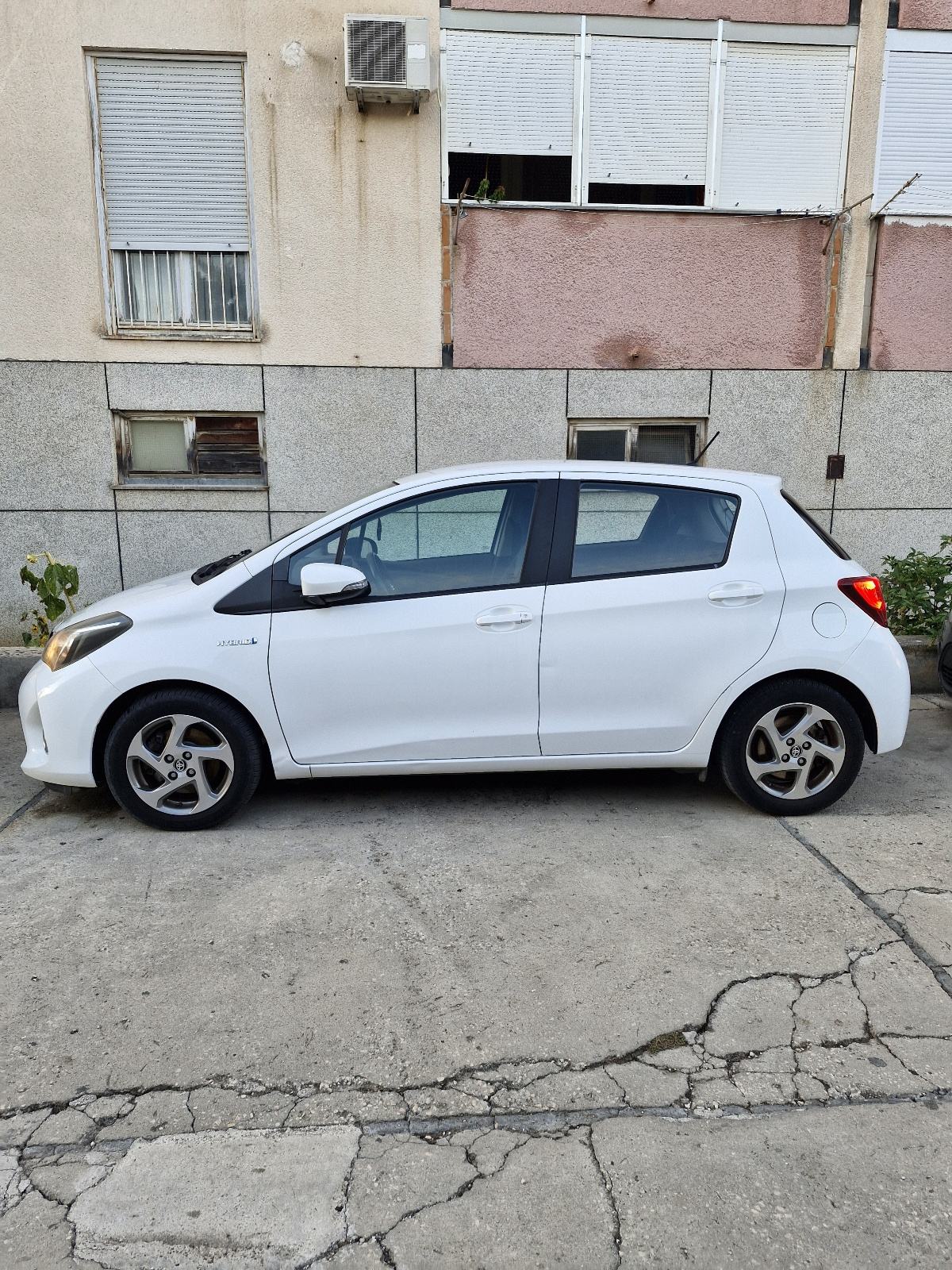 Toyota Yaris Hybrid 1,5 VVT-i HR auto,automatik, fotografija 4